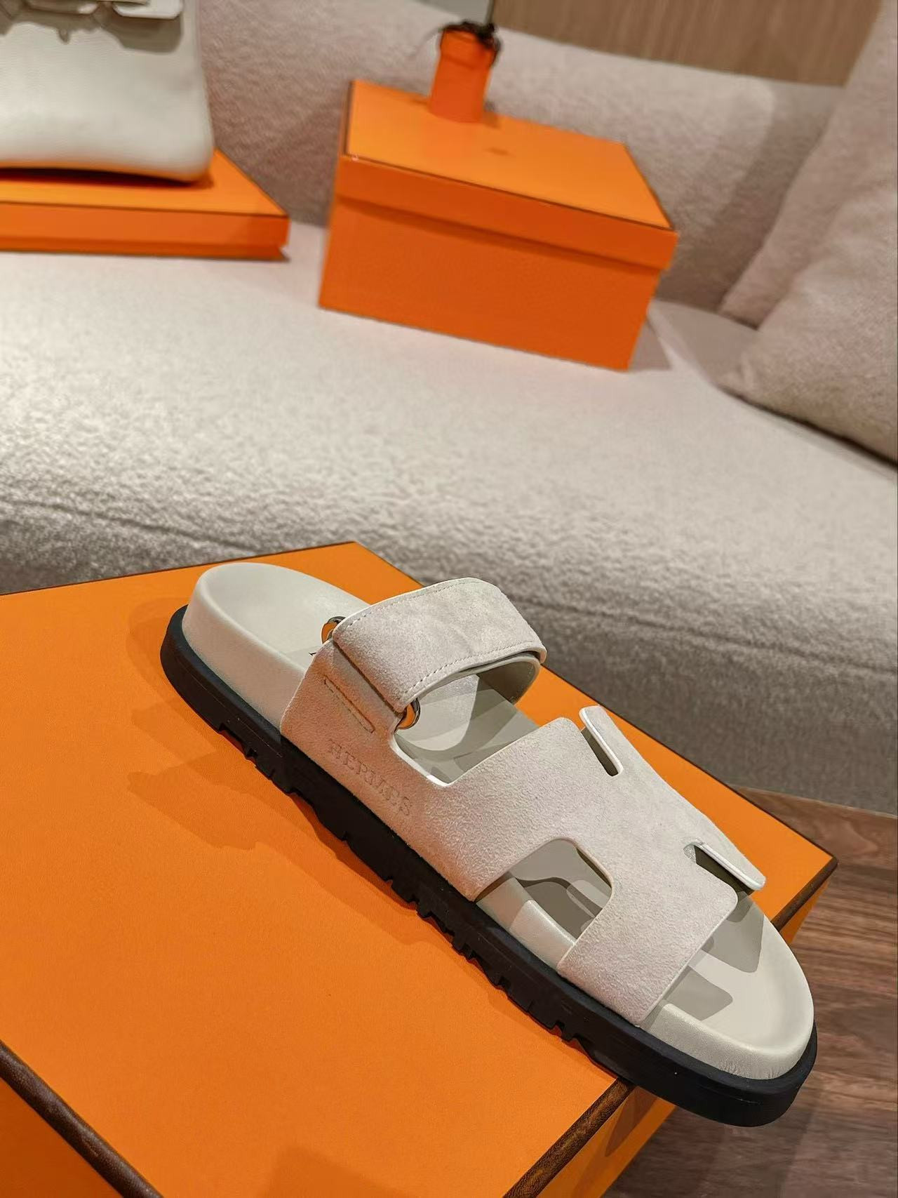 UA H**me5 Chypre Sandal