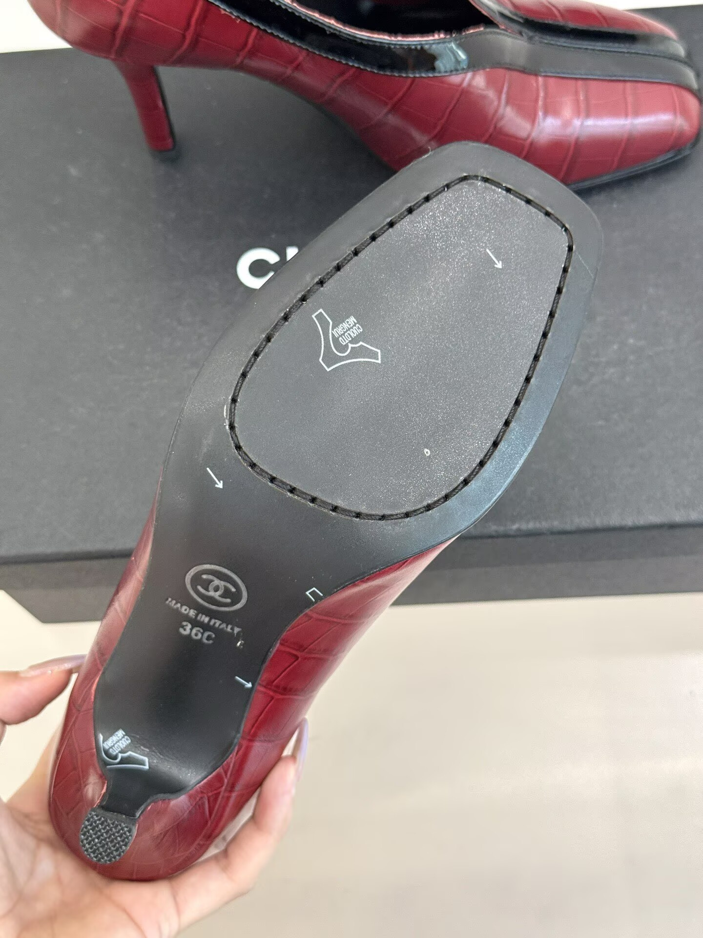 ua Ch**el pumps