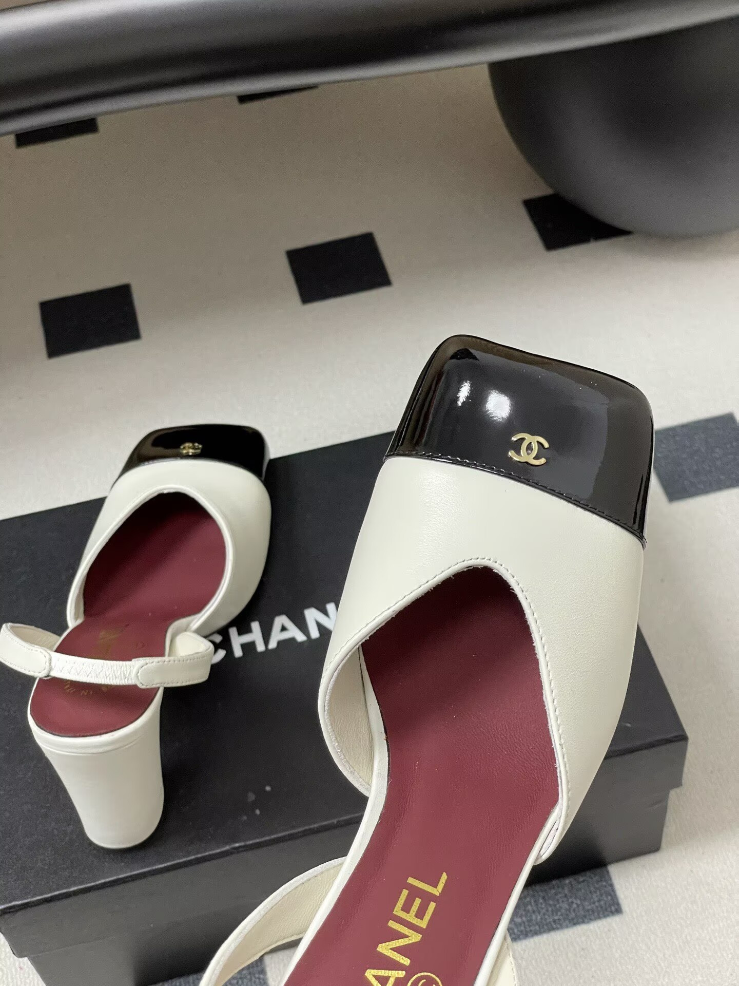 ua Ch**el slingbacks