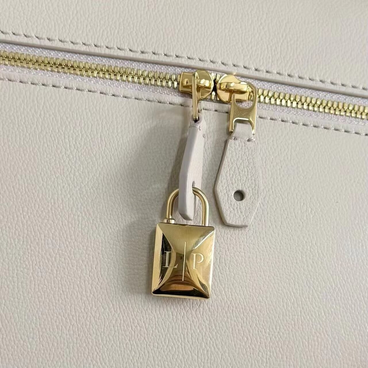 Loro Piana Extra Pocket L27 16x27x10cm