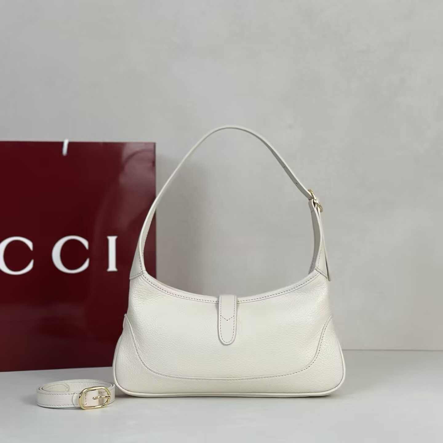Gvc*1 jackie slim shoulder bag 27x13x3.5cm
