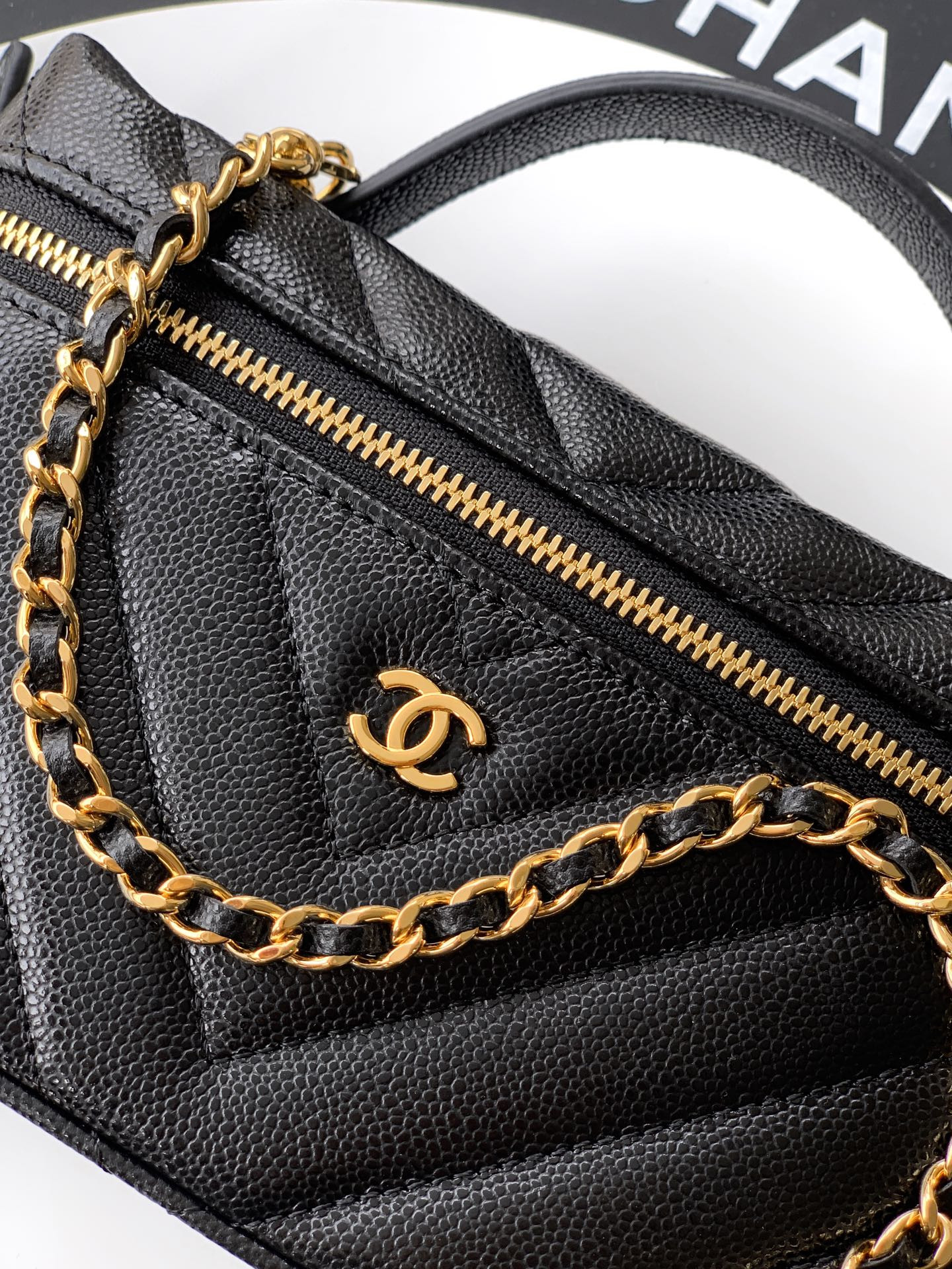 Chanel Vanity with Chain AP5212 17x19.5x5cm