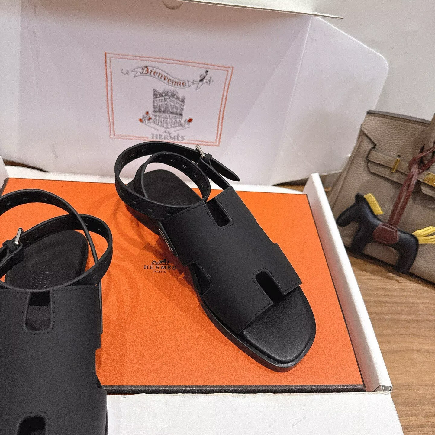 ua H**me5 maya sandal