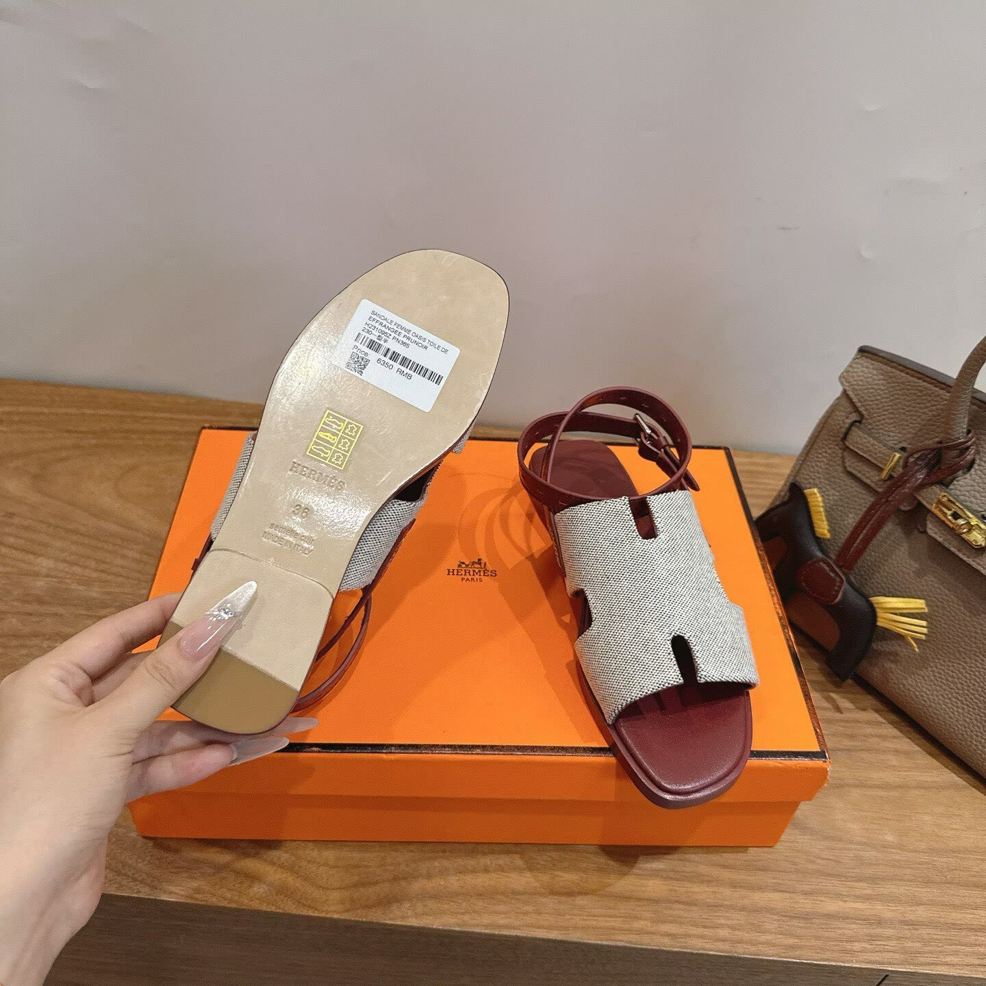 ua H**me5 maya sandal