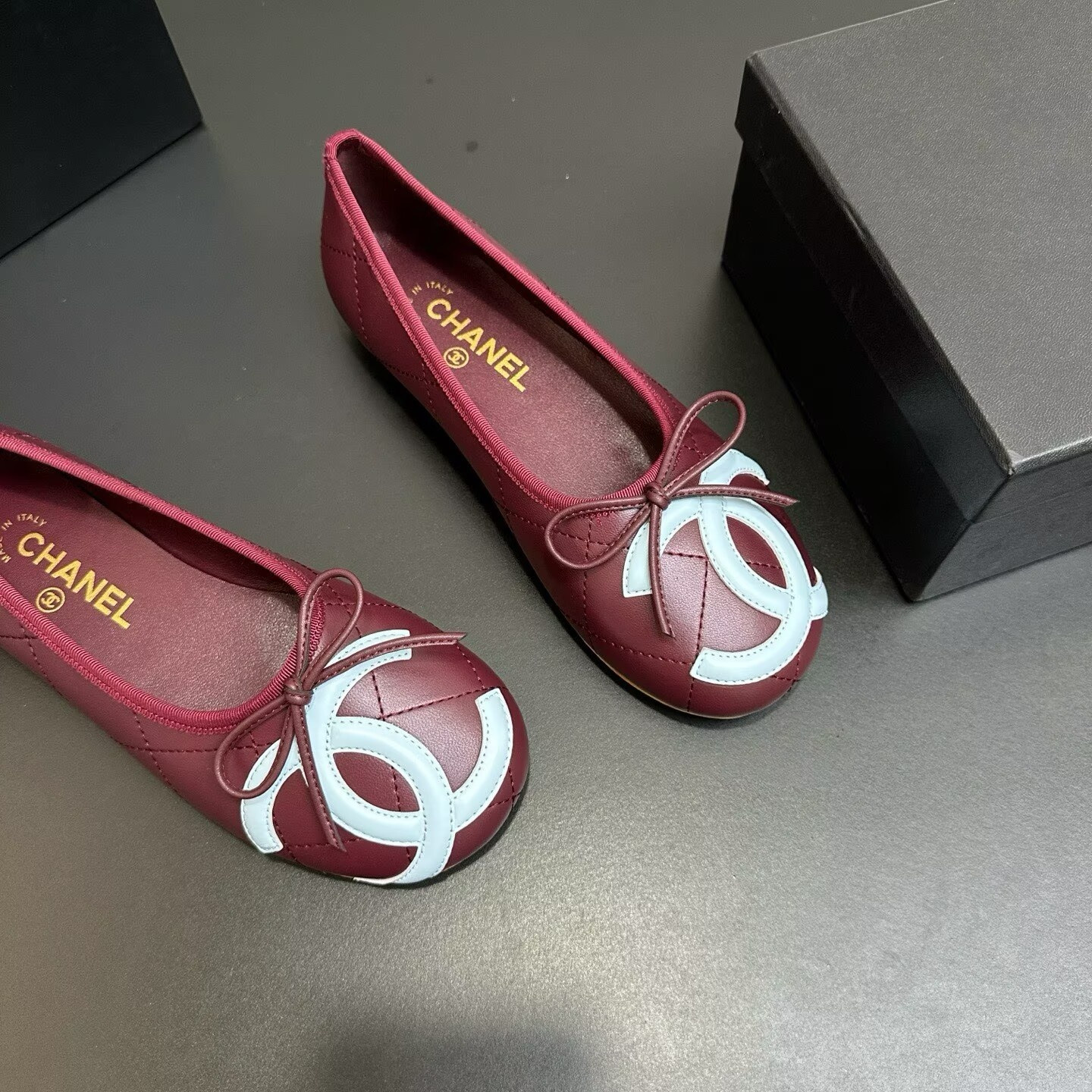 ua Ch**el ballet flat