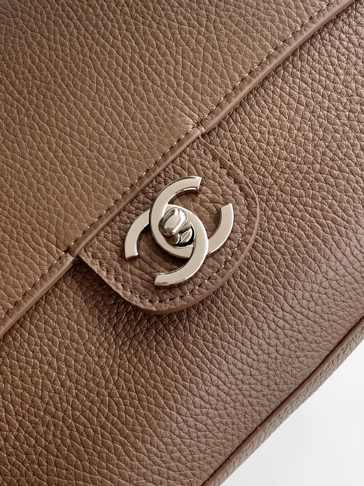 Chanel Maxi Flapbag AS6231 19.5x32x10cm