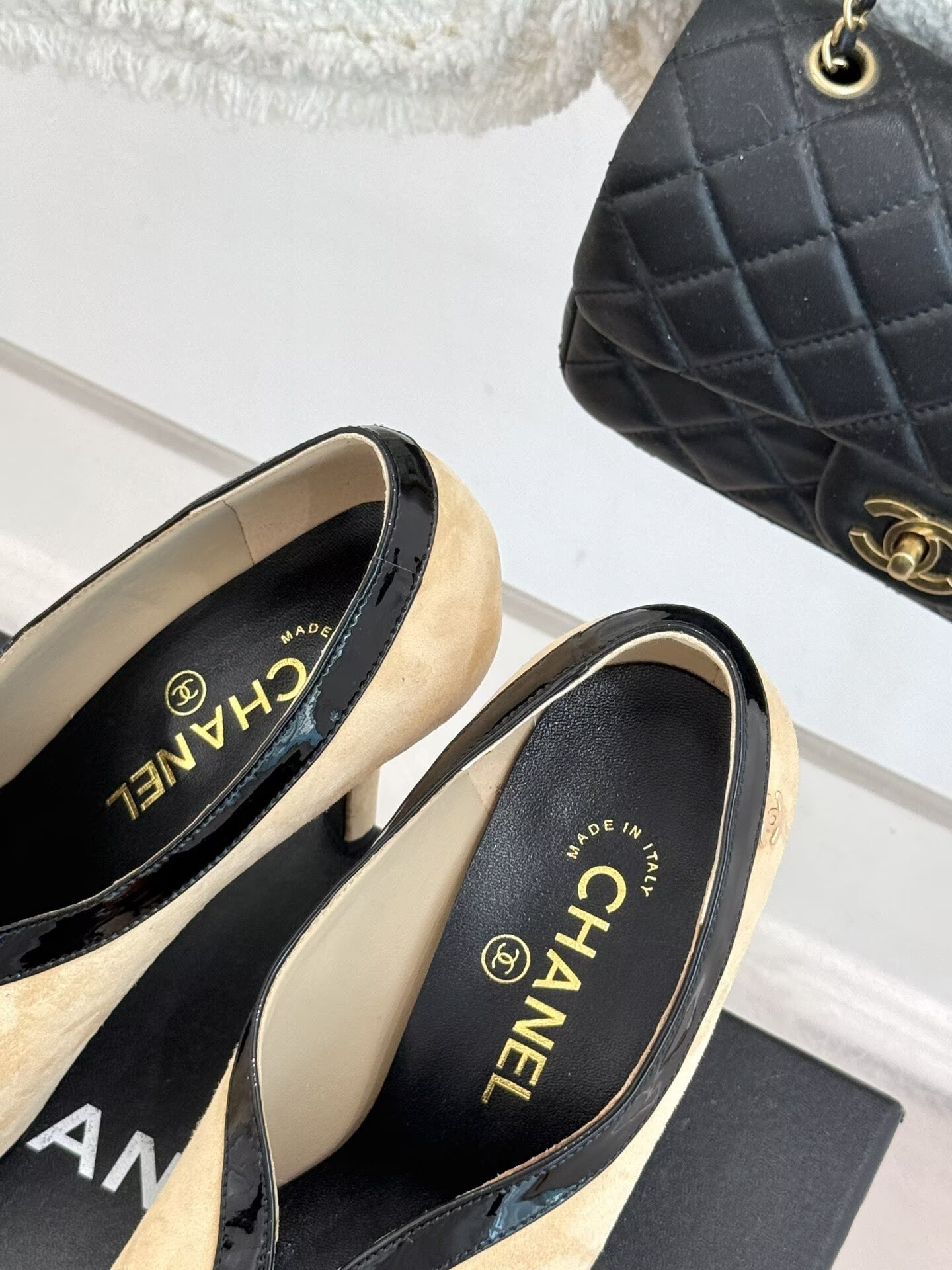 ua Ch**el pumps