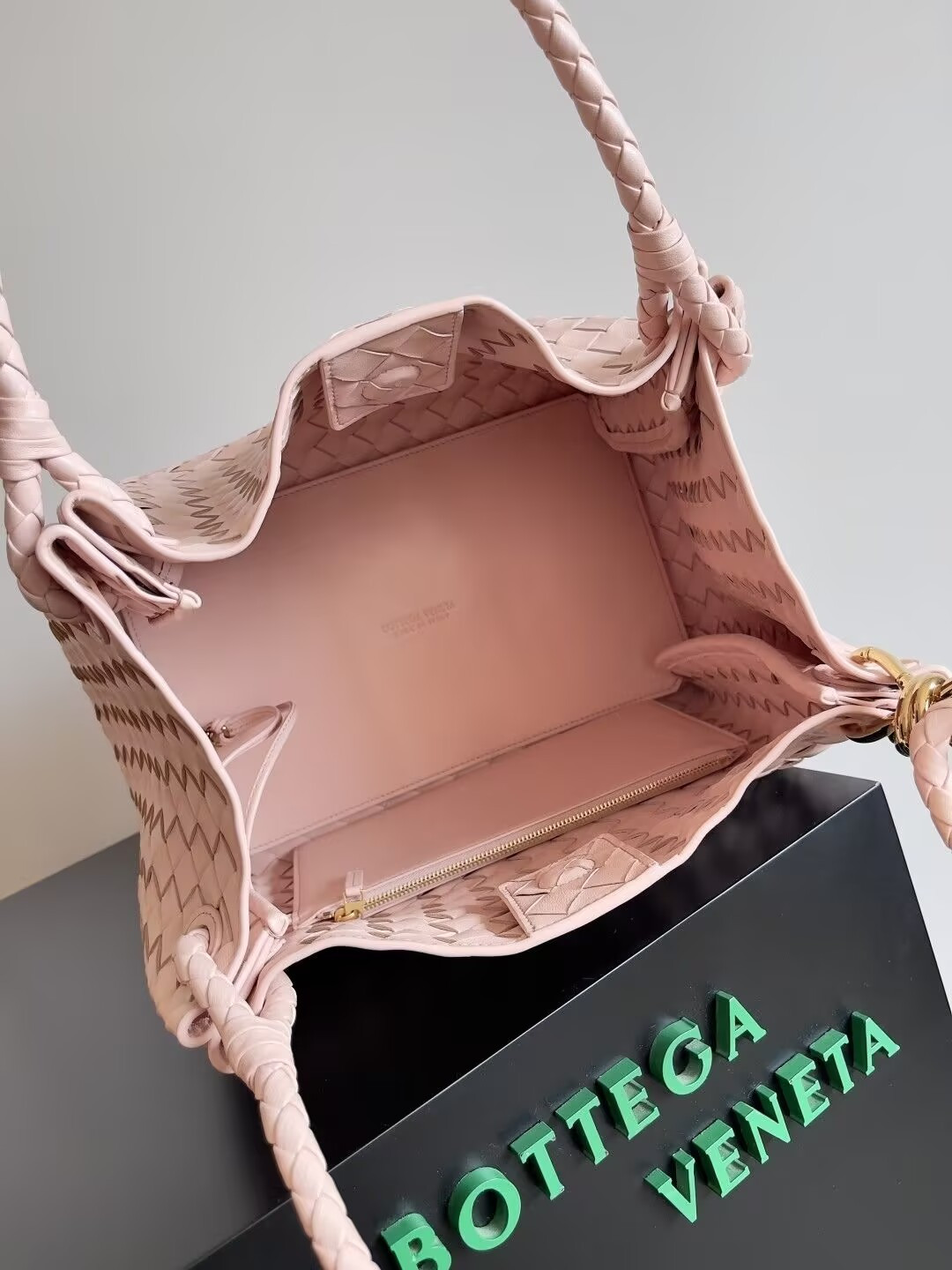 Bottega Veneta andiamo parachute 796571 30x26x20cm