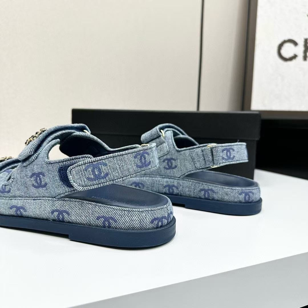 UA Ch**el Slides