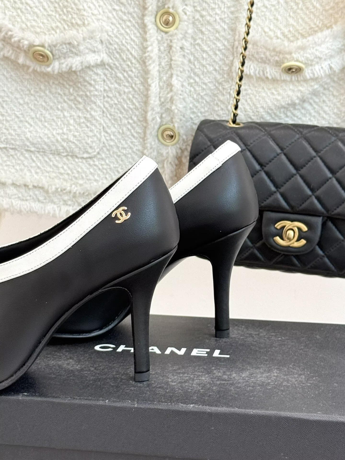 ua Ch**el pumps