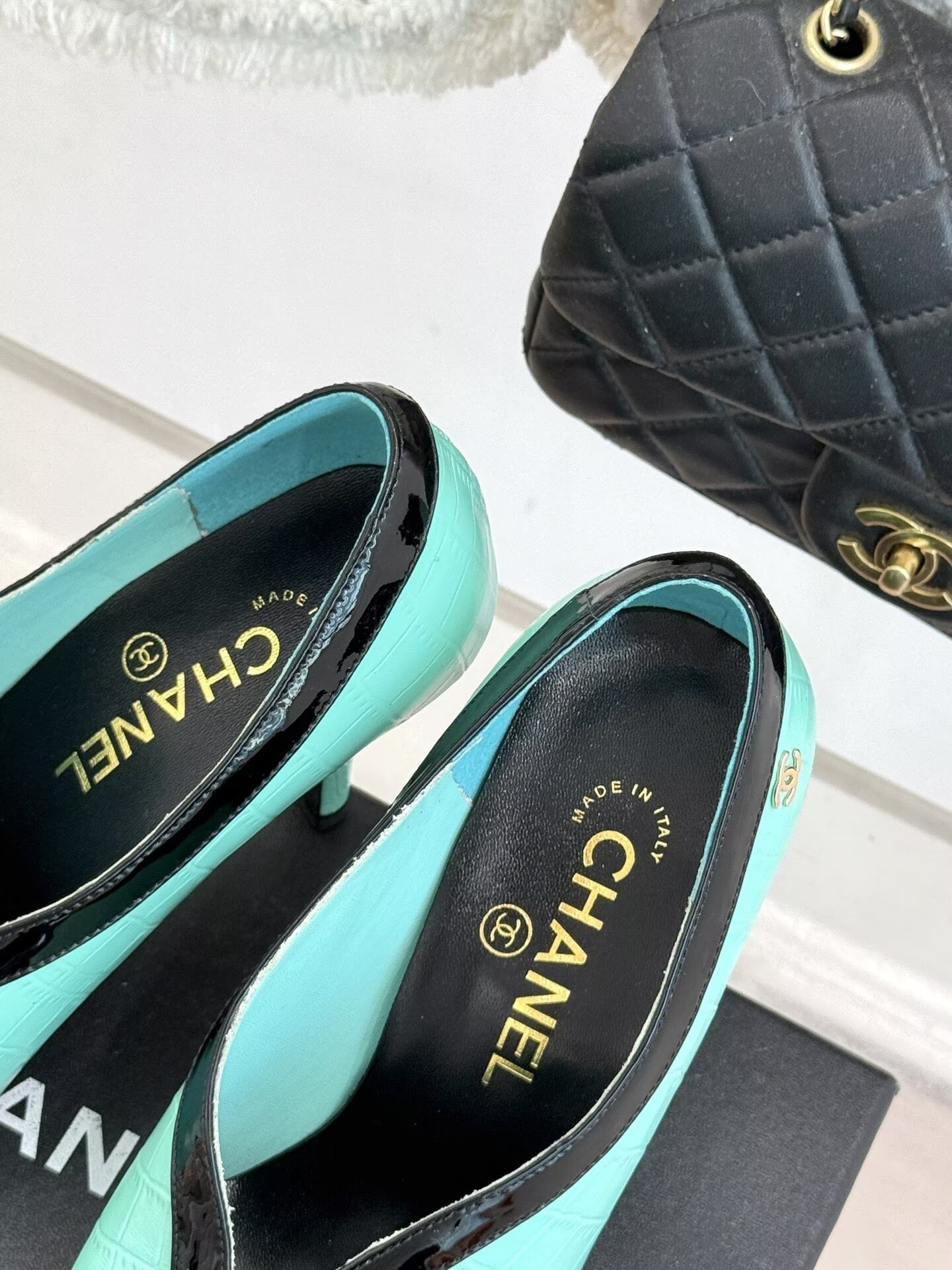 ua Ch**el pumps
