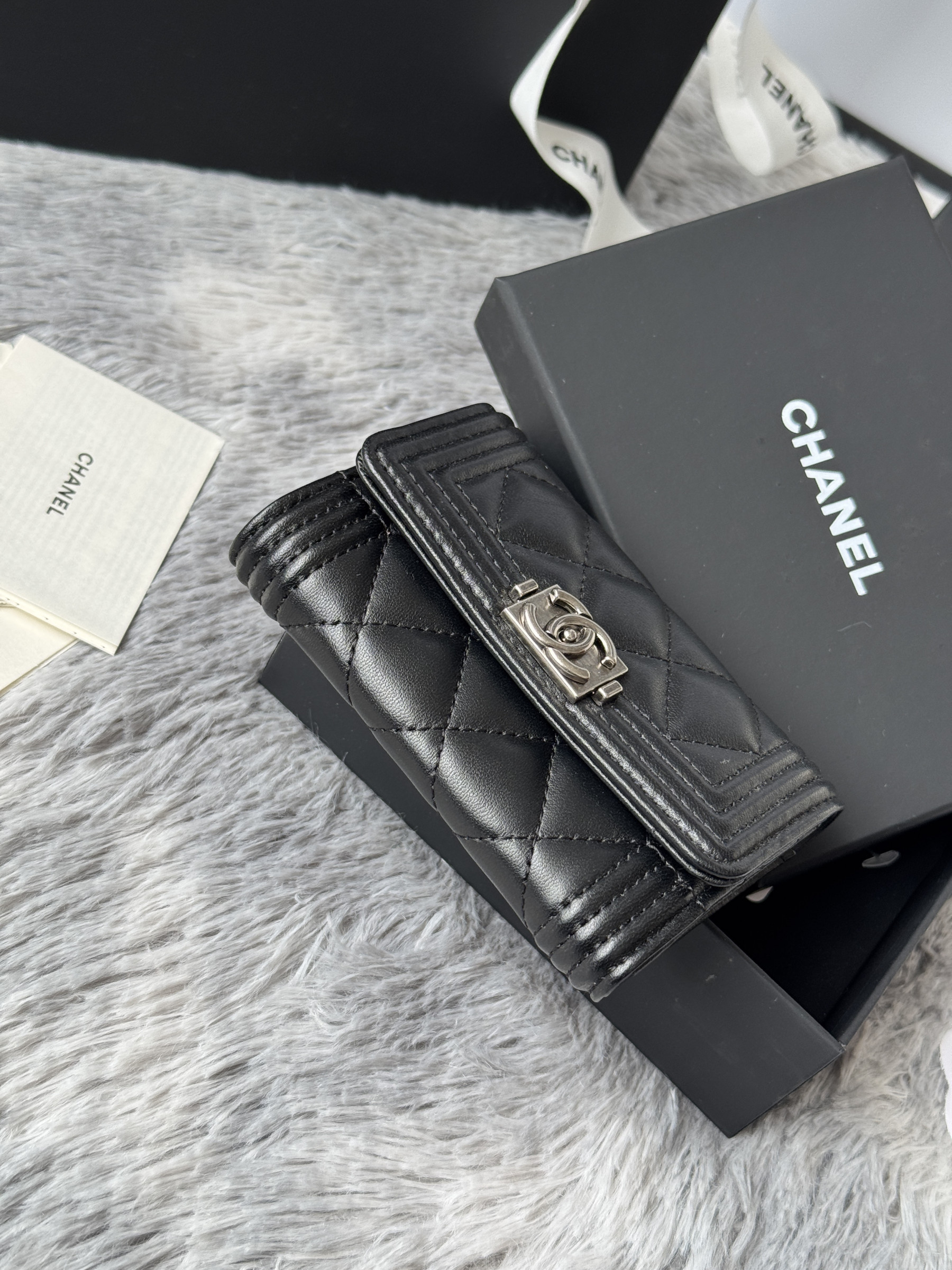 Chanel BOY CHANEL Flap Card Holder A80603 7.5x11.3x2.1cm