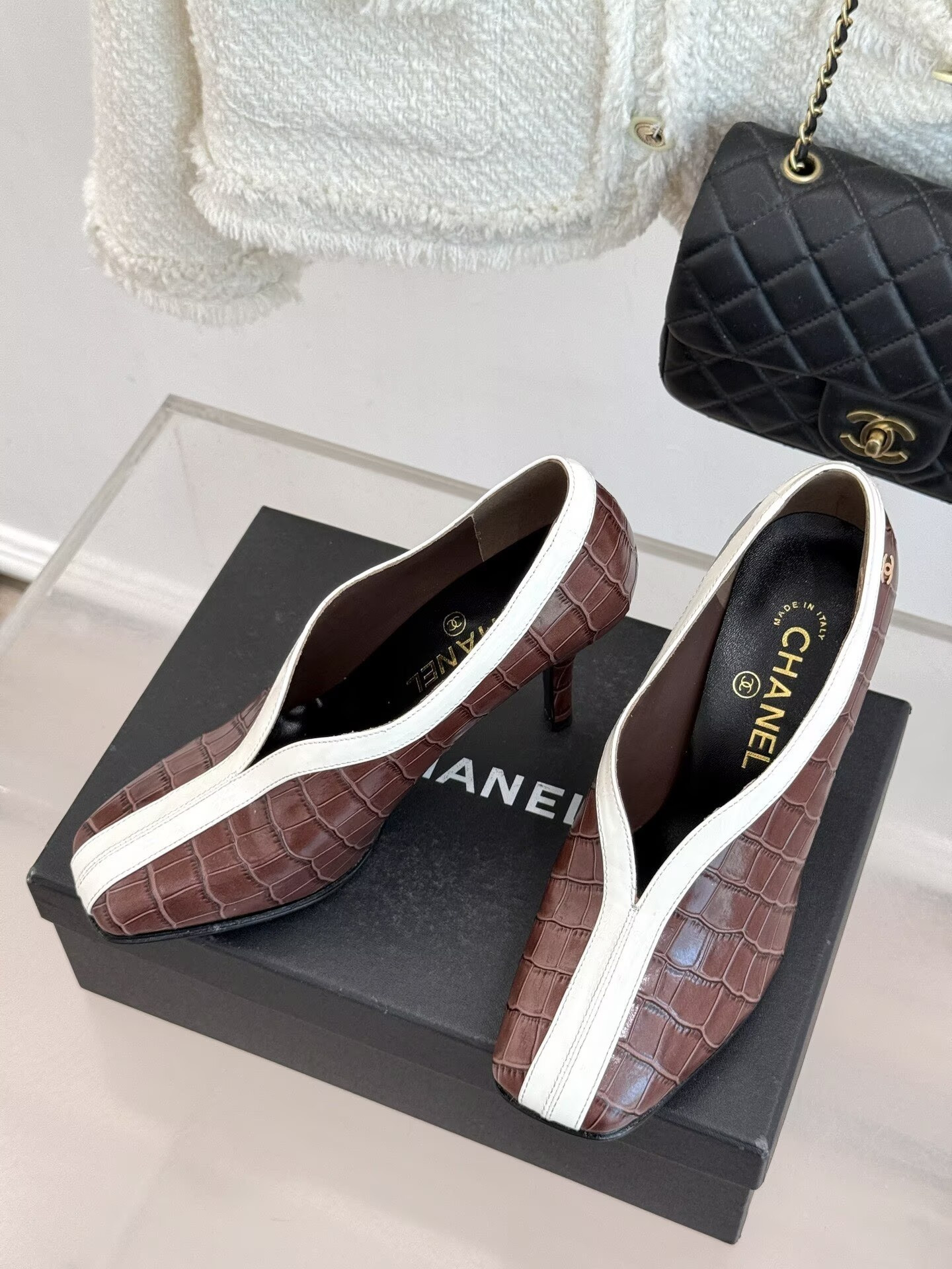 ua Ch**el pumps