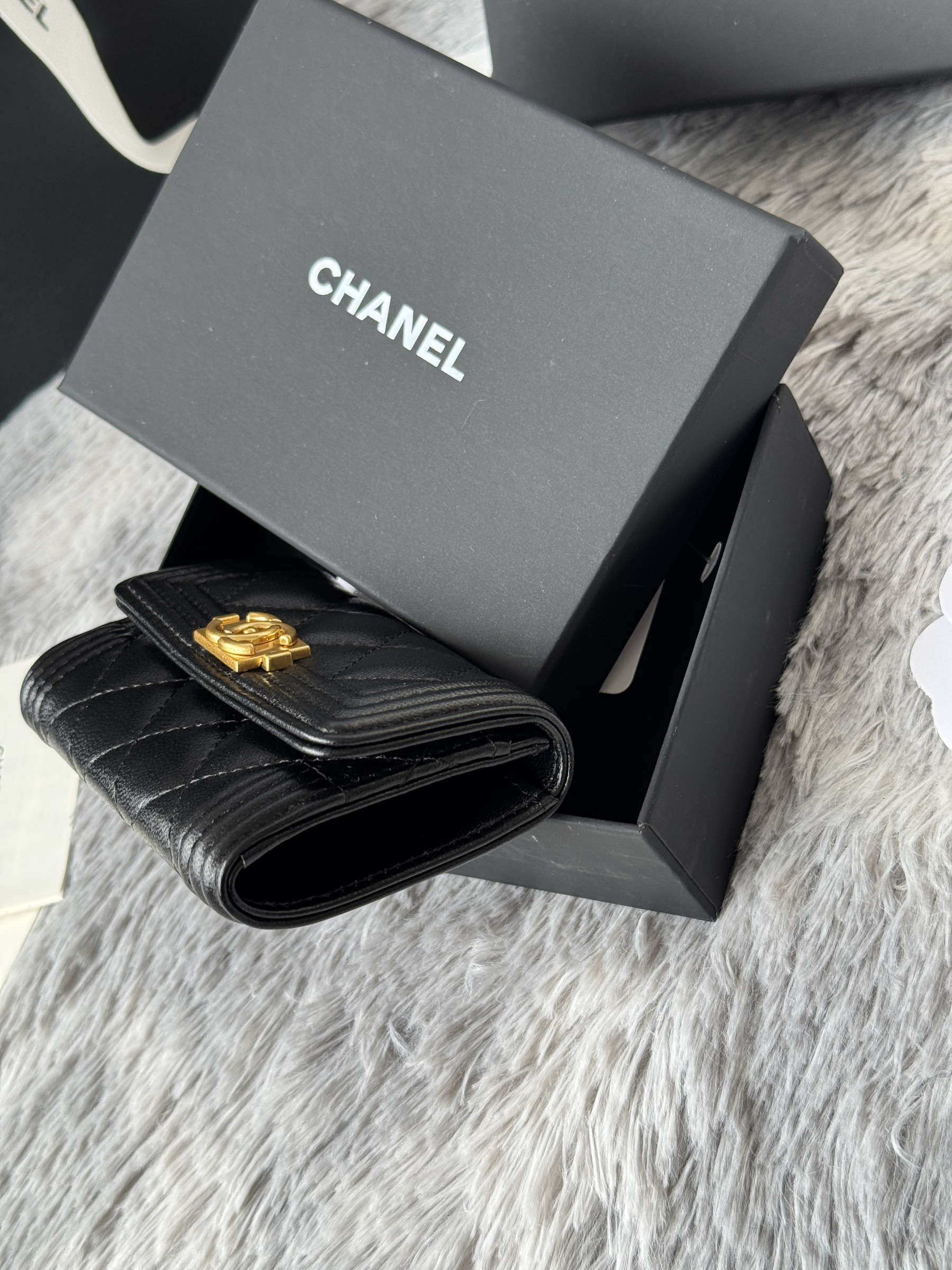 Chanel BOY CHANEL Flap Card Holder A80603 7.5x11.3x2.1cm