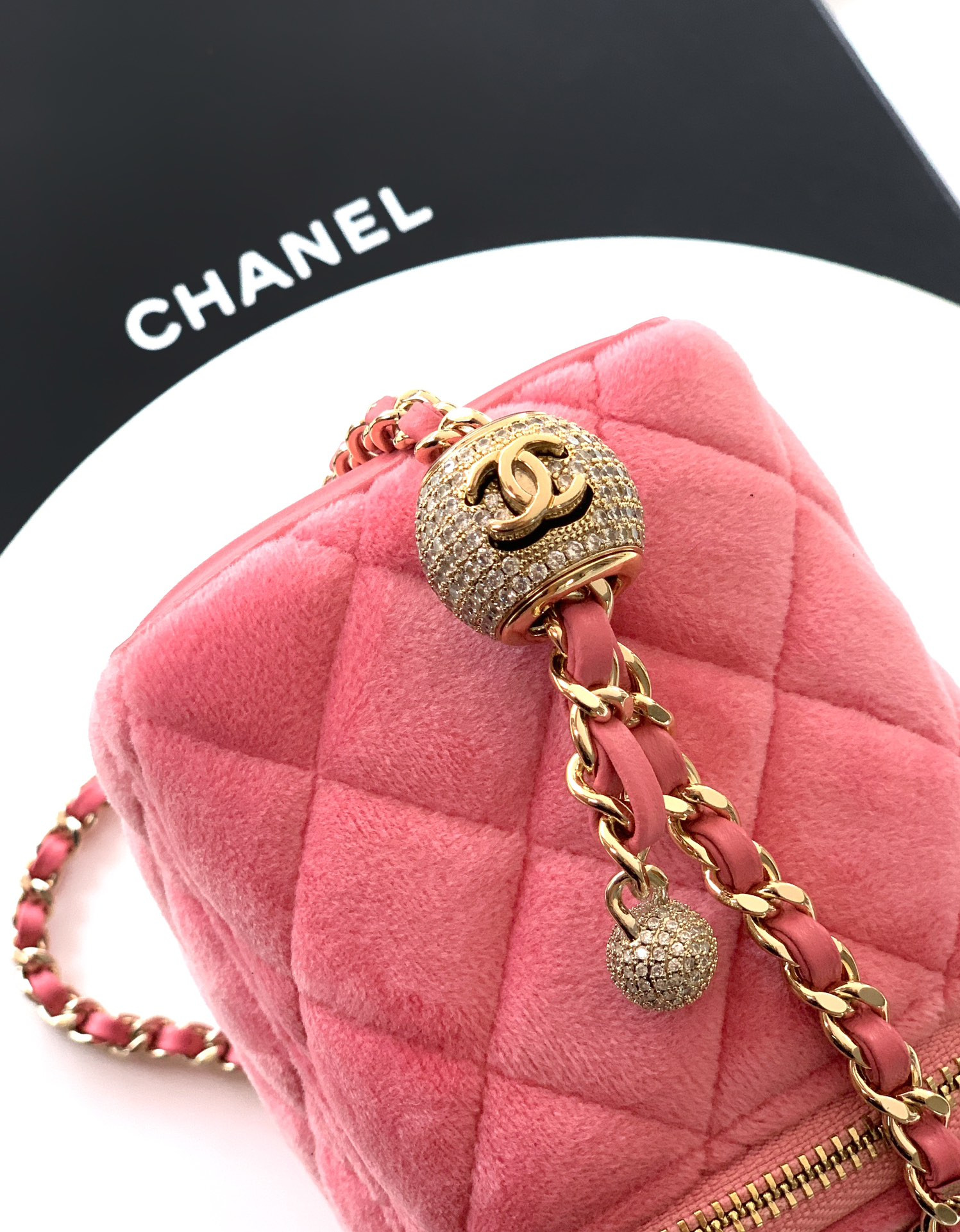 CHANEL Vanity With Chain 9.5x17x8cm