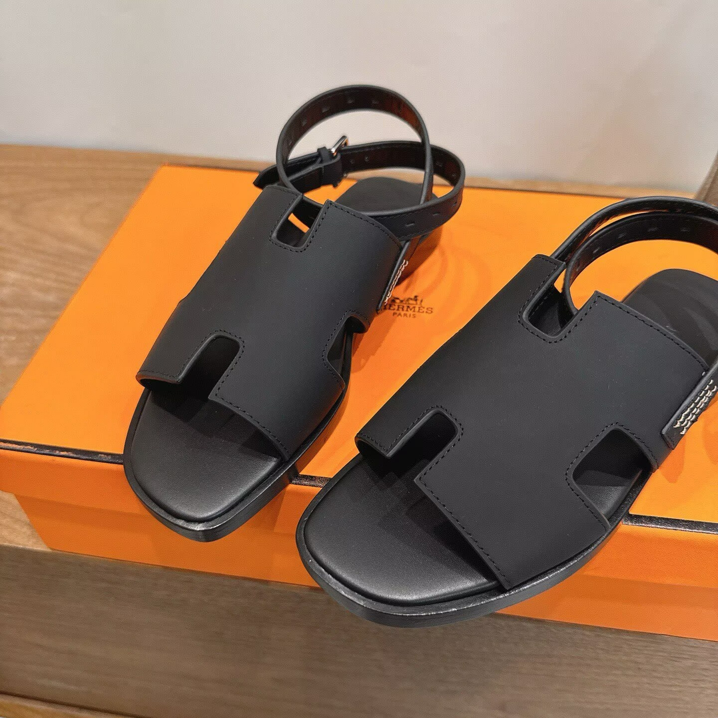 ua H**me5 maya sandal