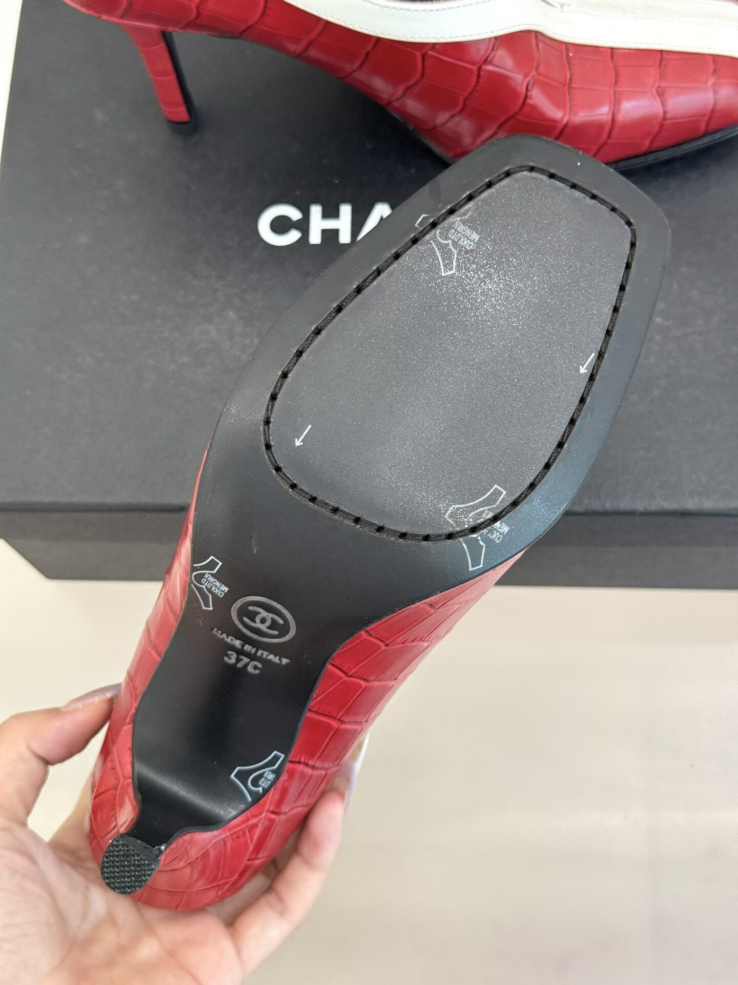 ua Ch**el pumps