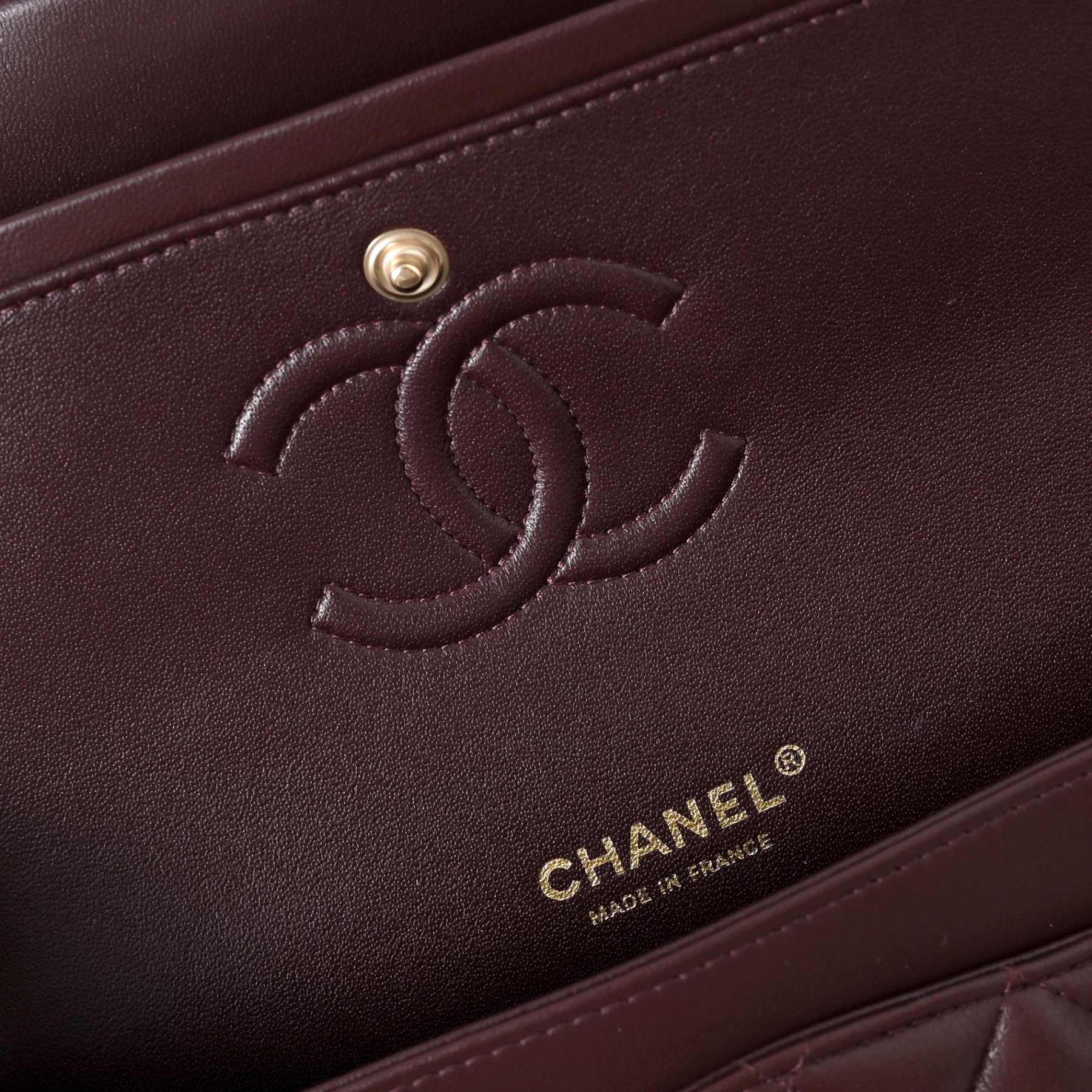 Chanel Classic Flap handbag Burgundy with light gold hardware A01113 23x14.5x6cm