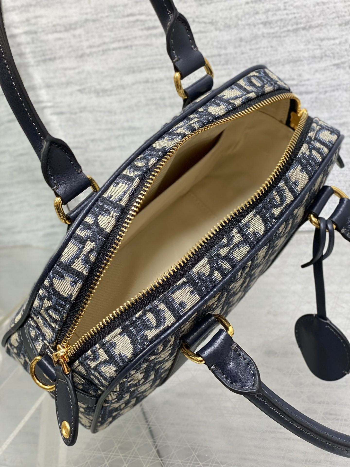 D10r Medium D-Vibe Bowling Bag 25x16x9.5cm