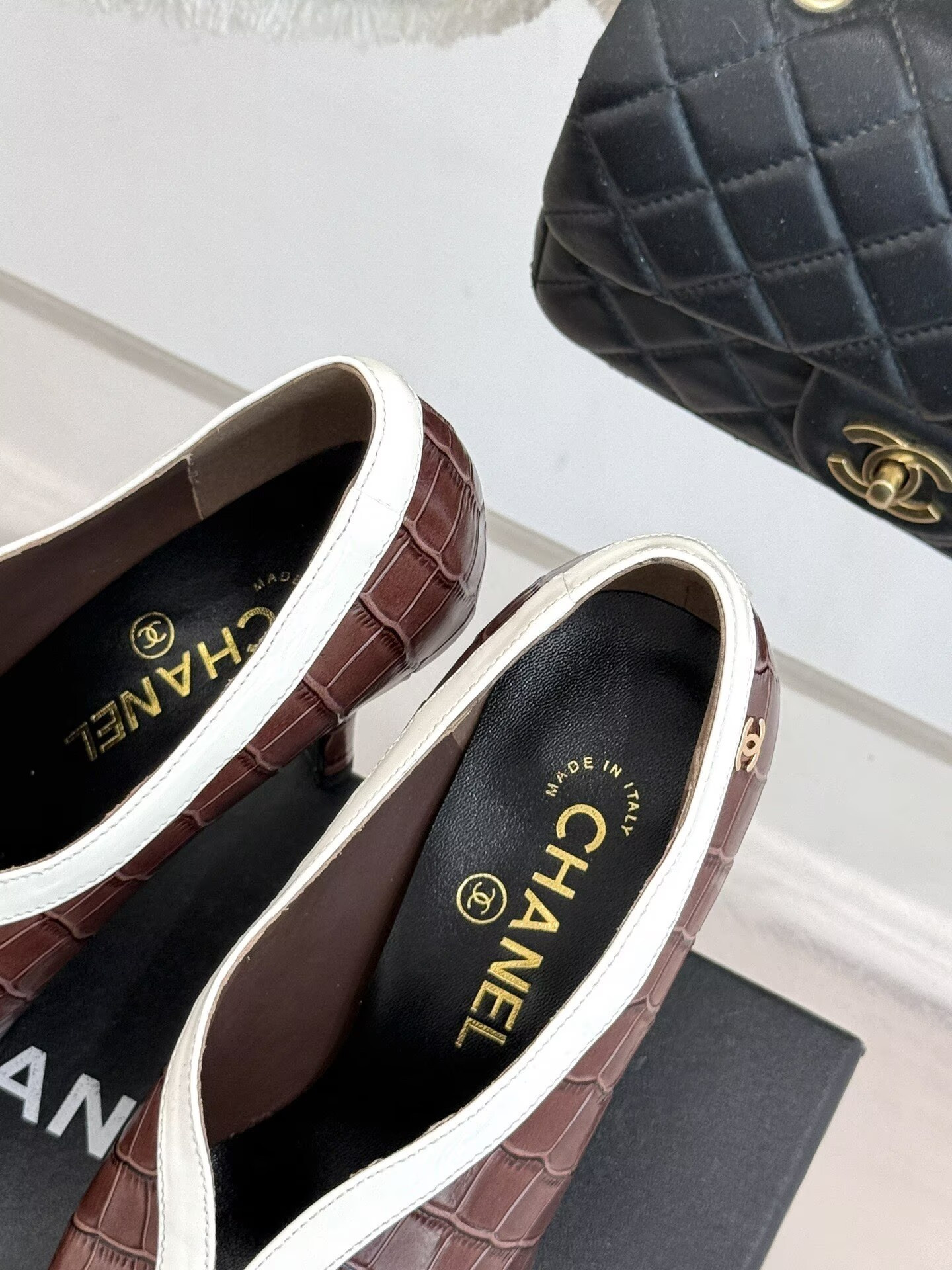 ua Ch**el pumps