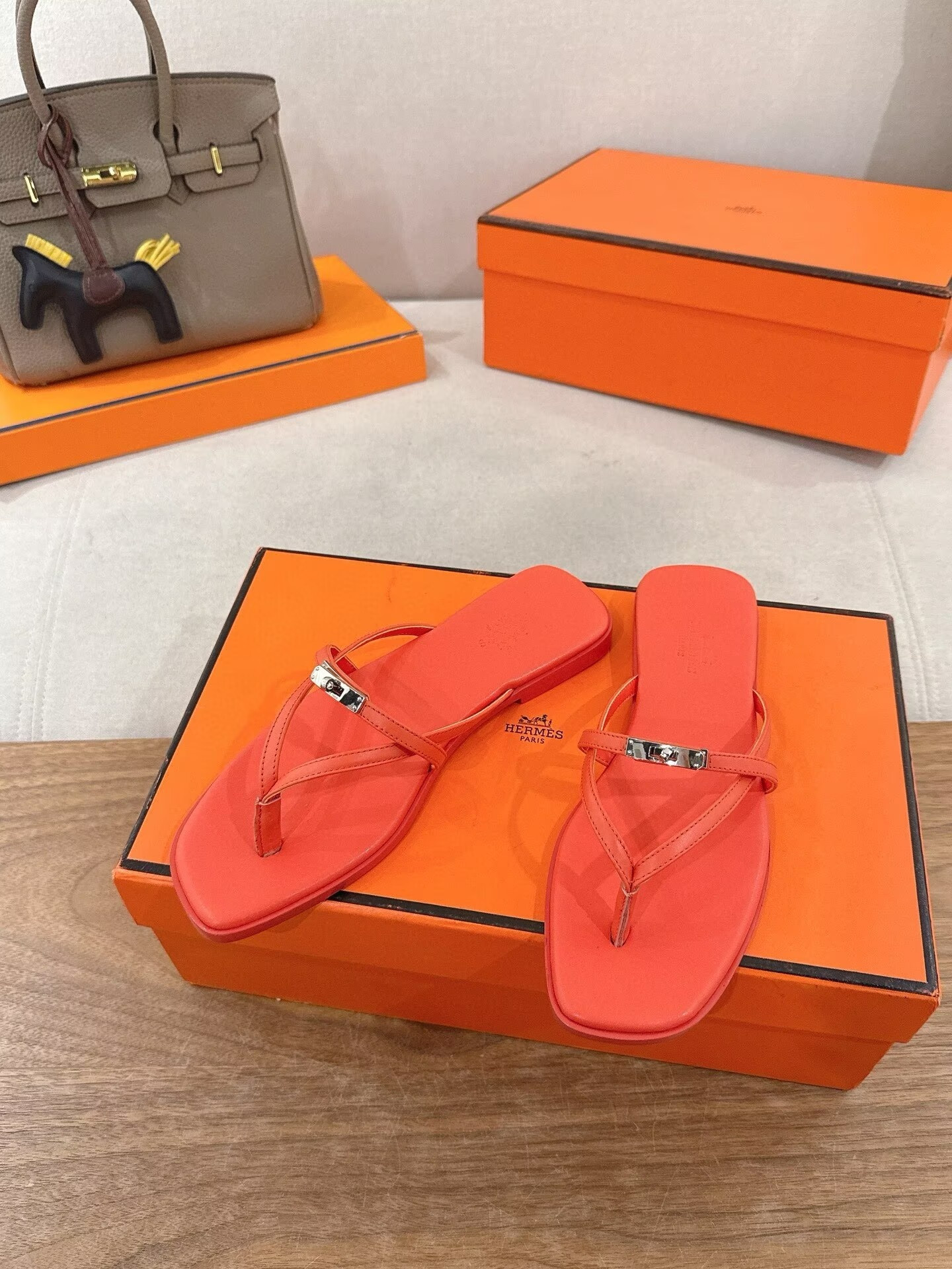 ua H**me5 miss sandals