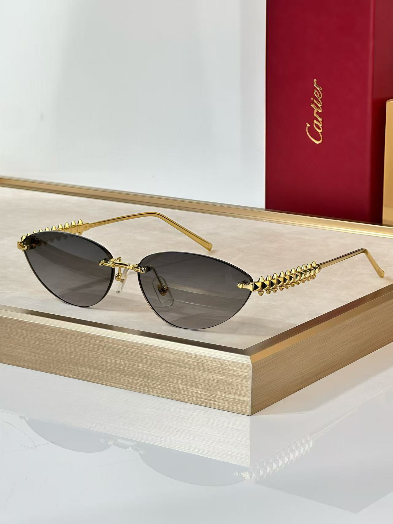 Ca*t1er glasses