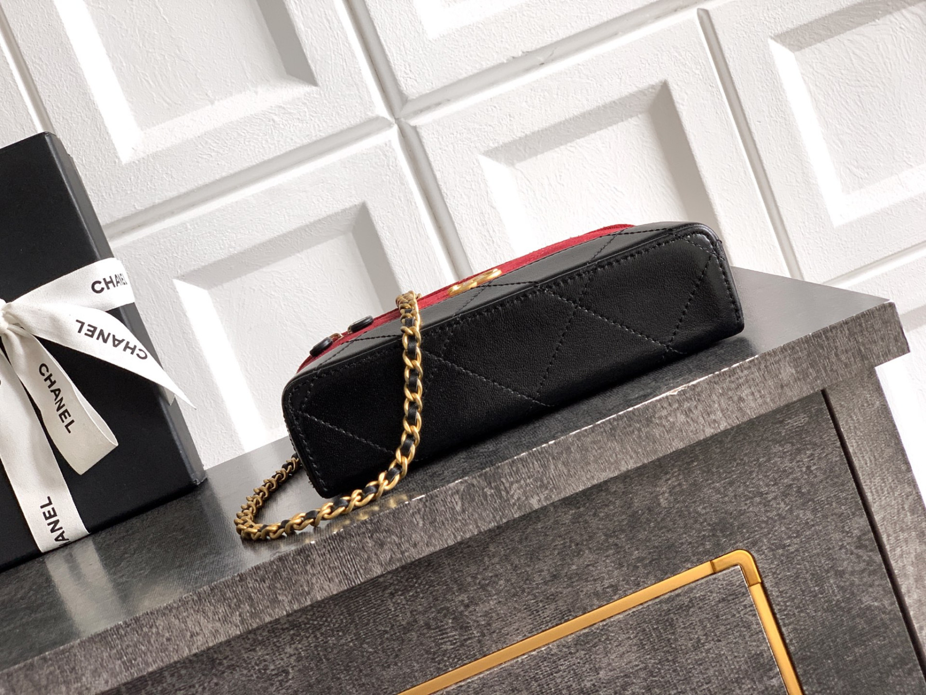 Chanel Vanity with Chain AP5186 17x19.5x5cm
