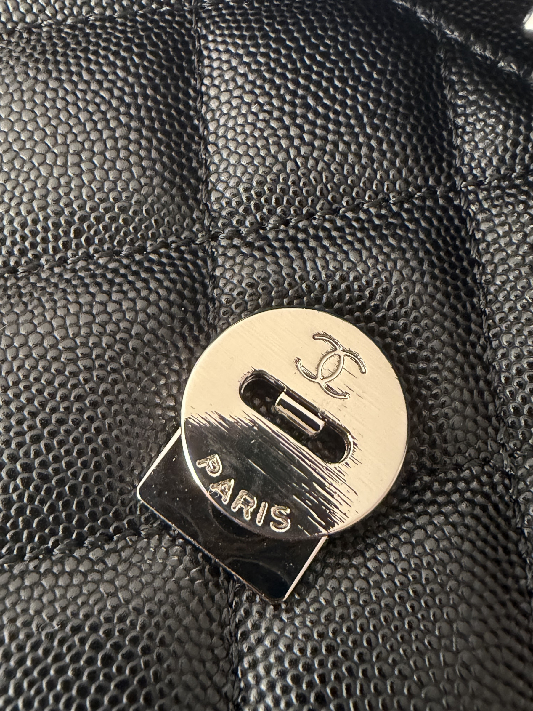 Chanel Flap Bag AS2302 20x12.5x6cm