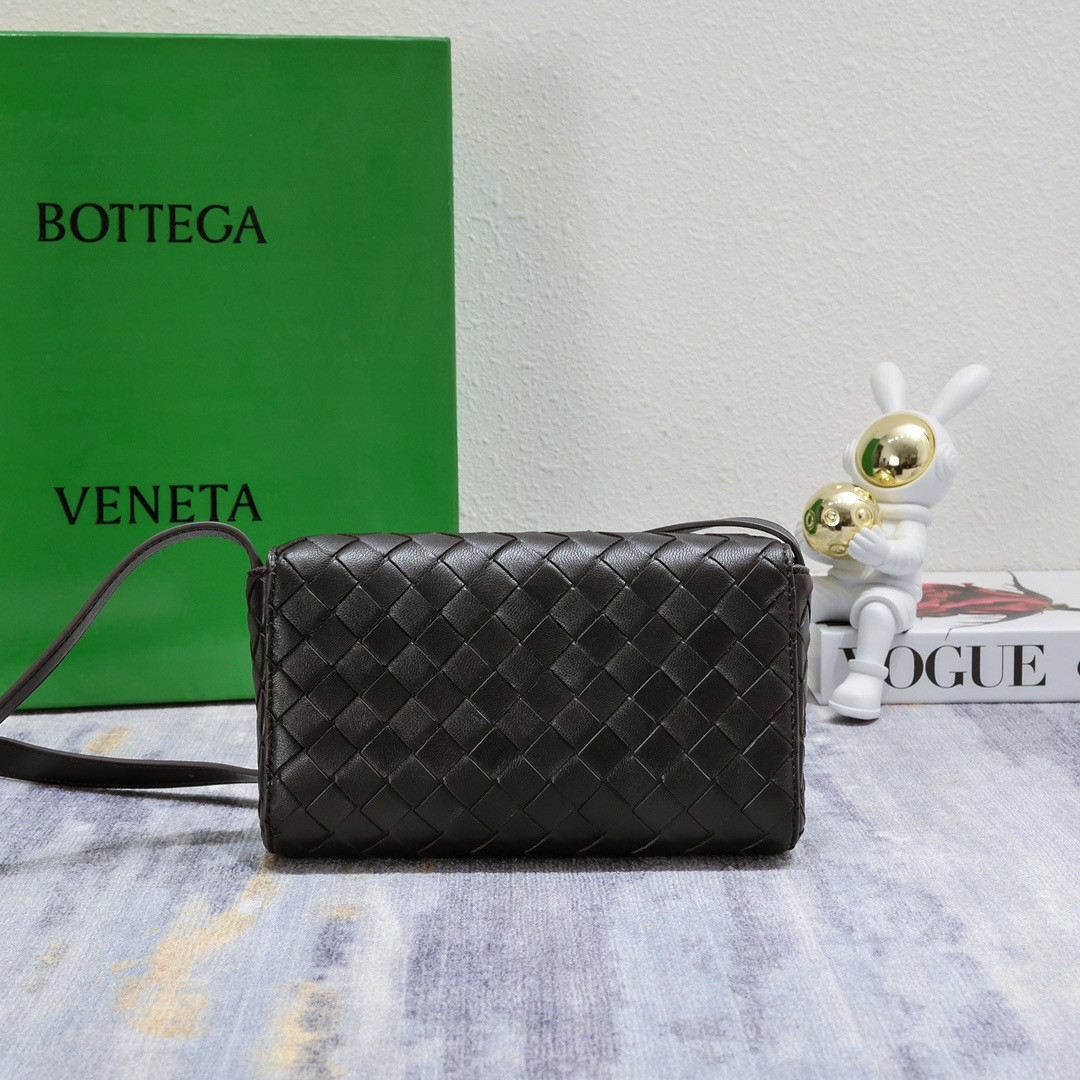 Bottega Veneta Mini Andiamo 21.5x13x4.5cm