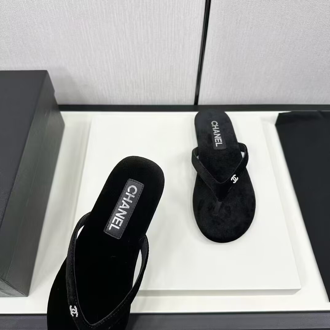 UA Ch**el Slides