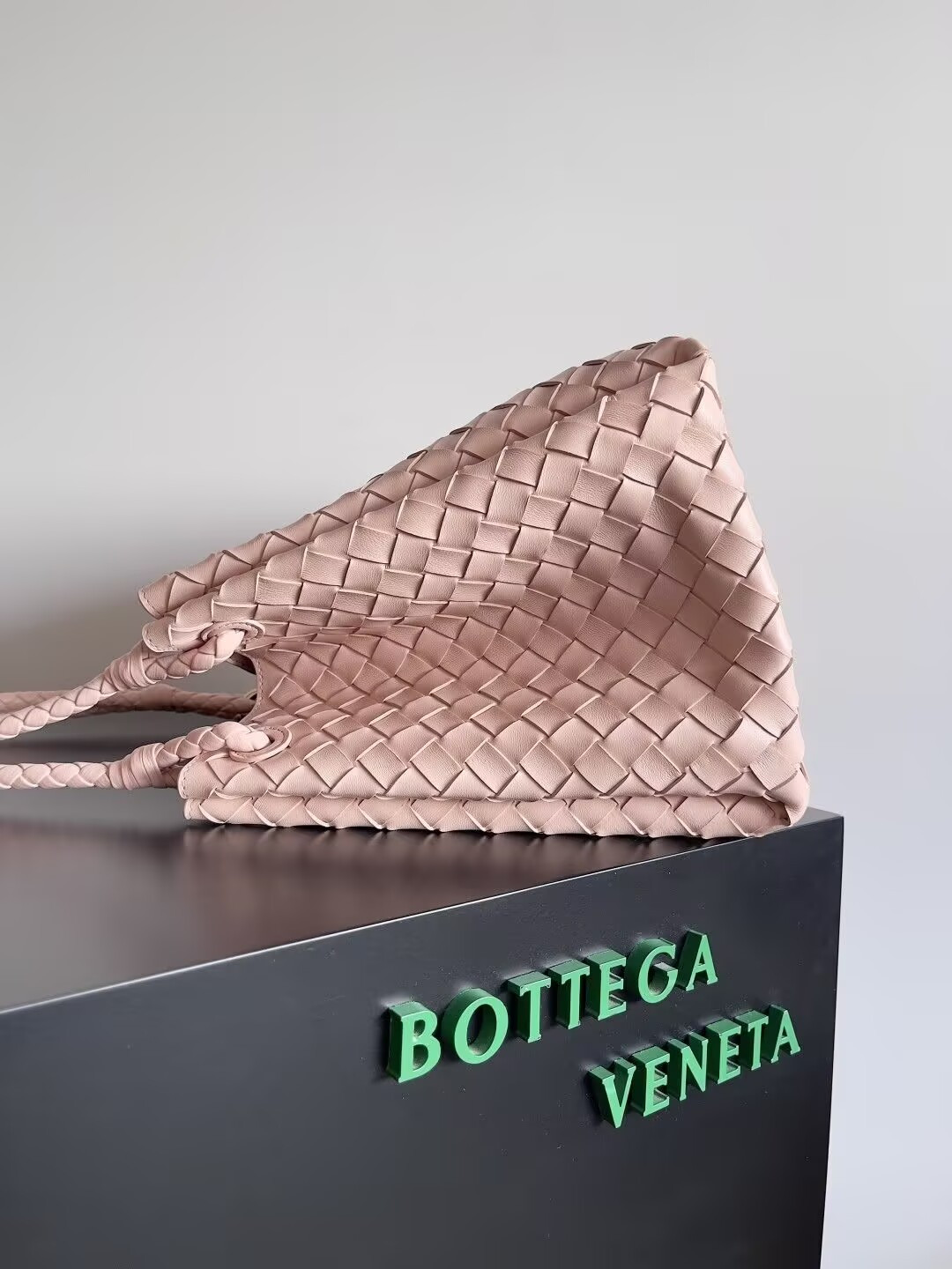 Bottega Veneta andiamo parachute 796571 30x26x20cm