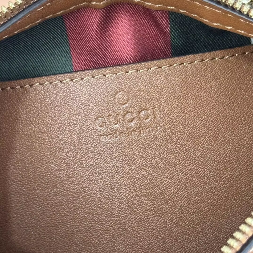Gvc*1 GG Emblem Small Shoulder Bag 24x16.5x6cm