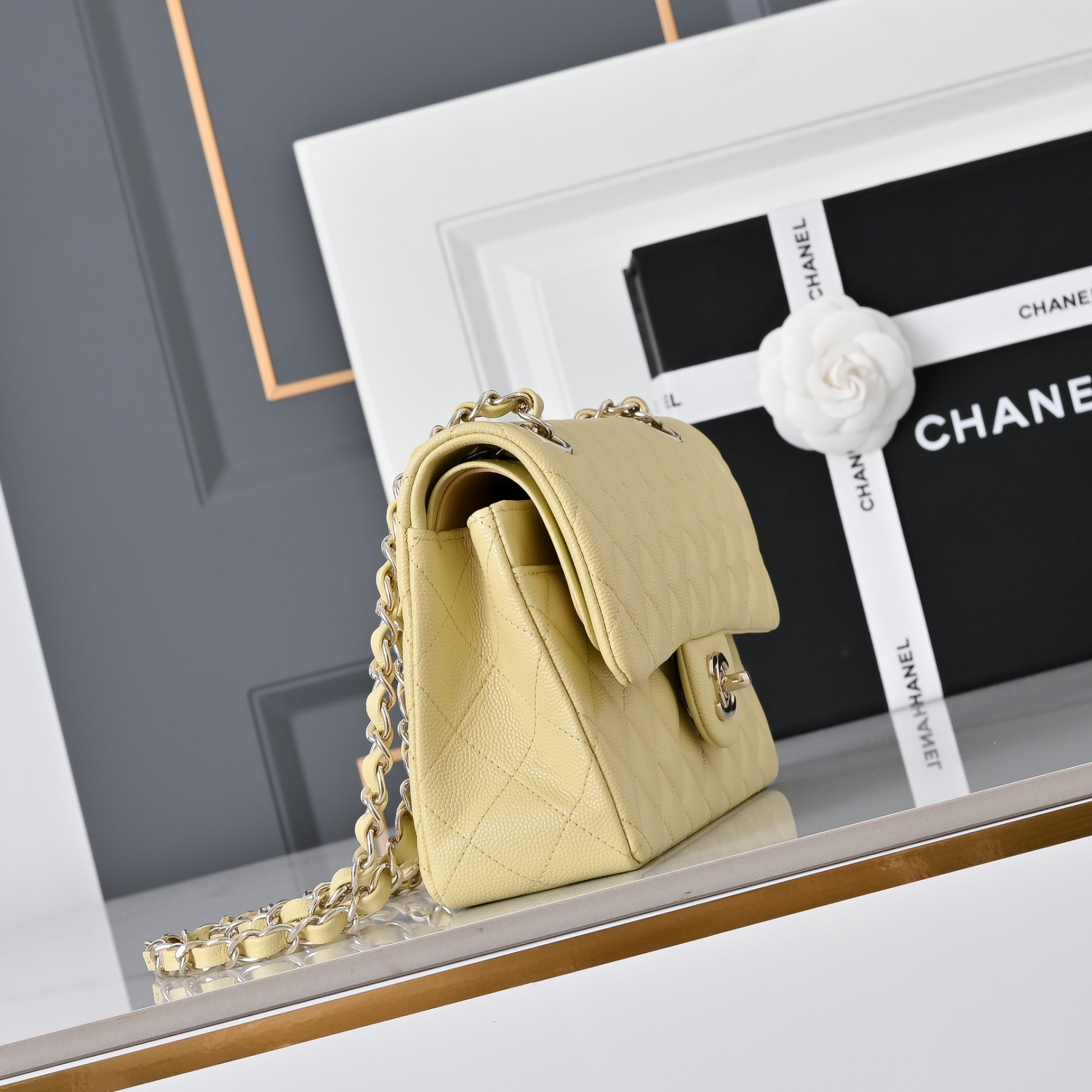 Chanel Classic Flap handbag Baby yellow with light gold hardware and caviar leather A01113 23x14.5x6cm