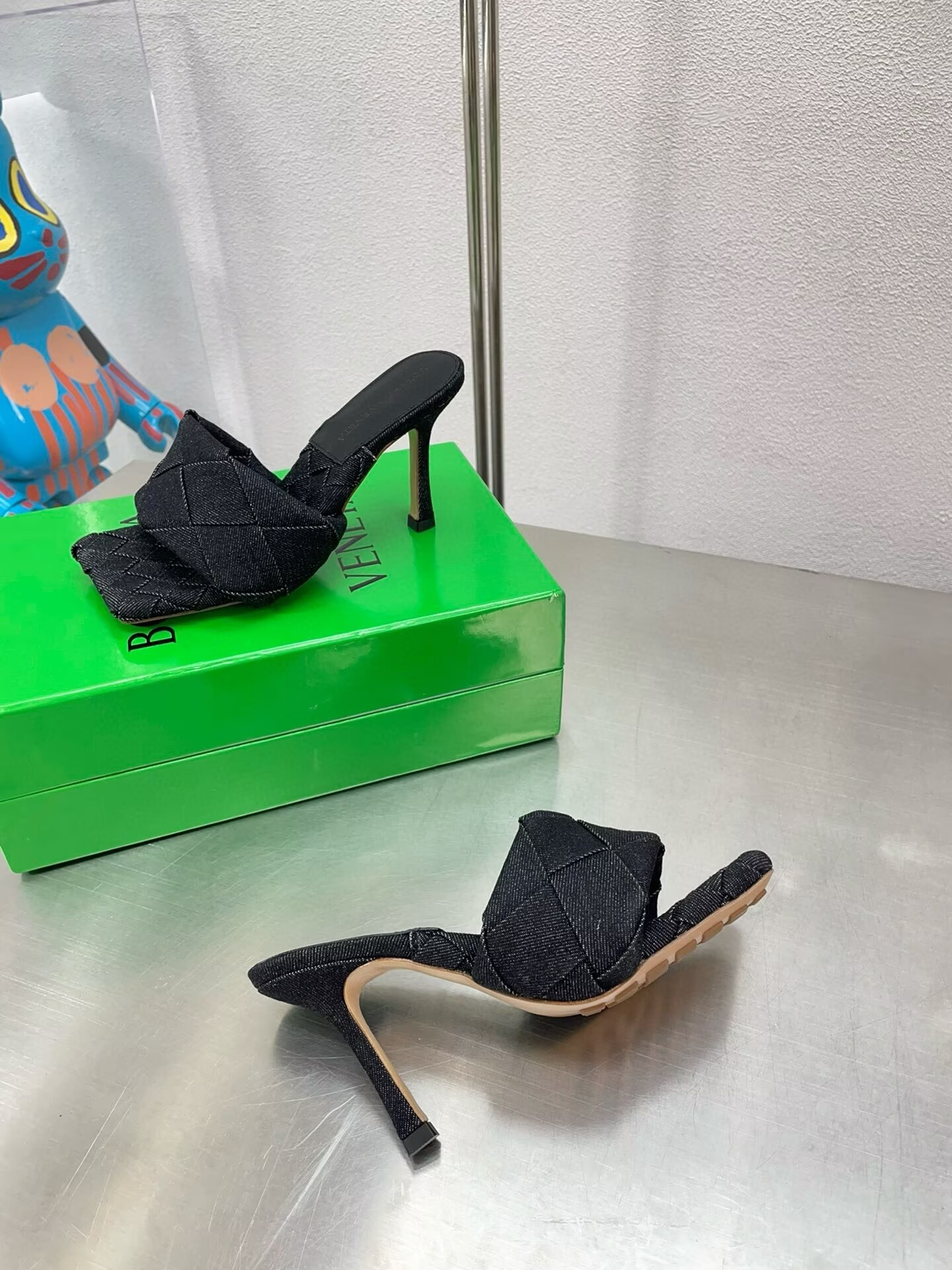 UA Bottega Veneta Lido Slides