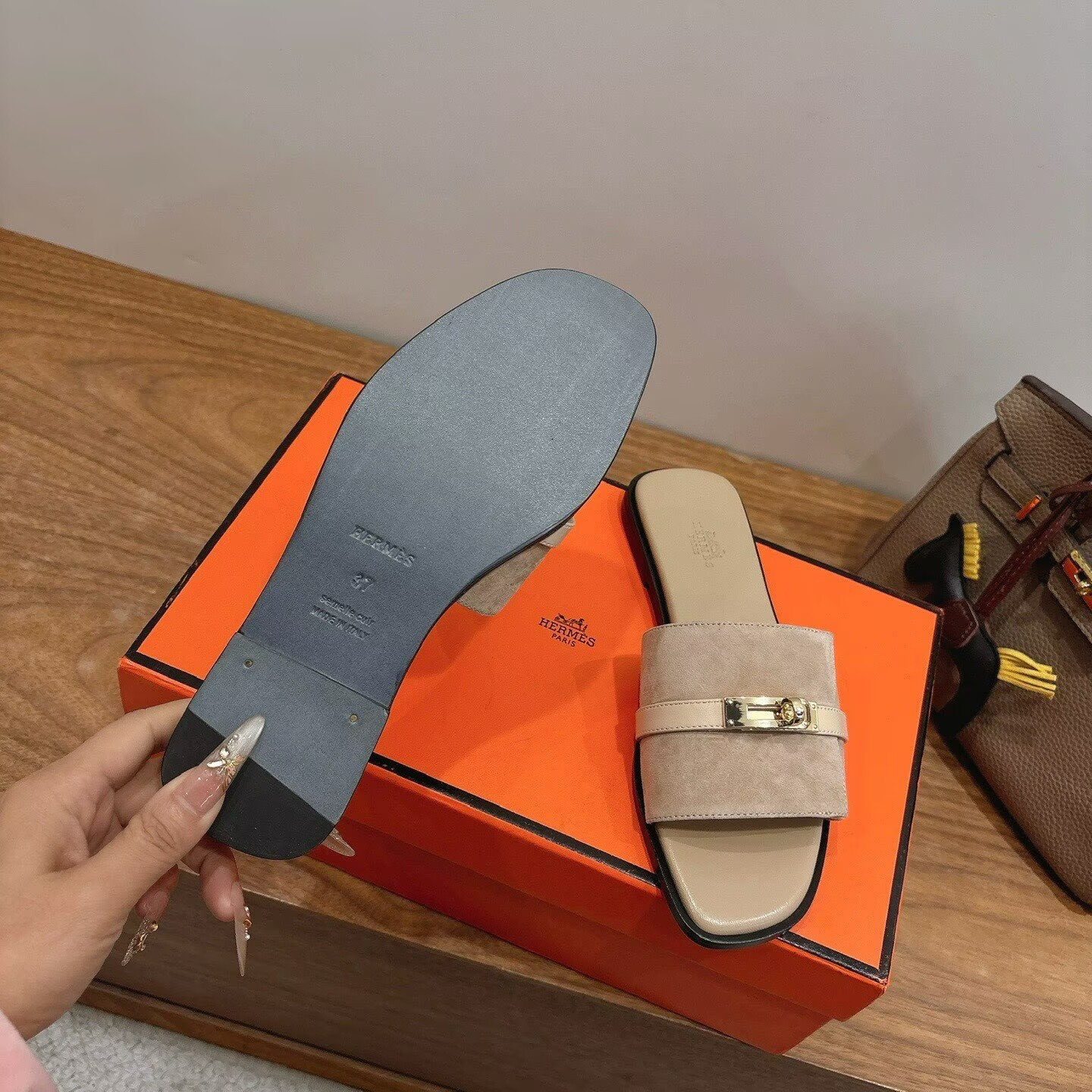 ua H**me5 giulia sandal