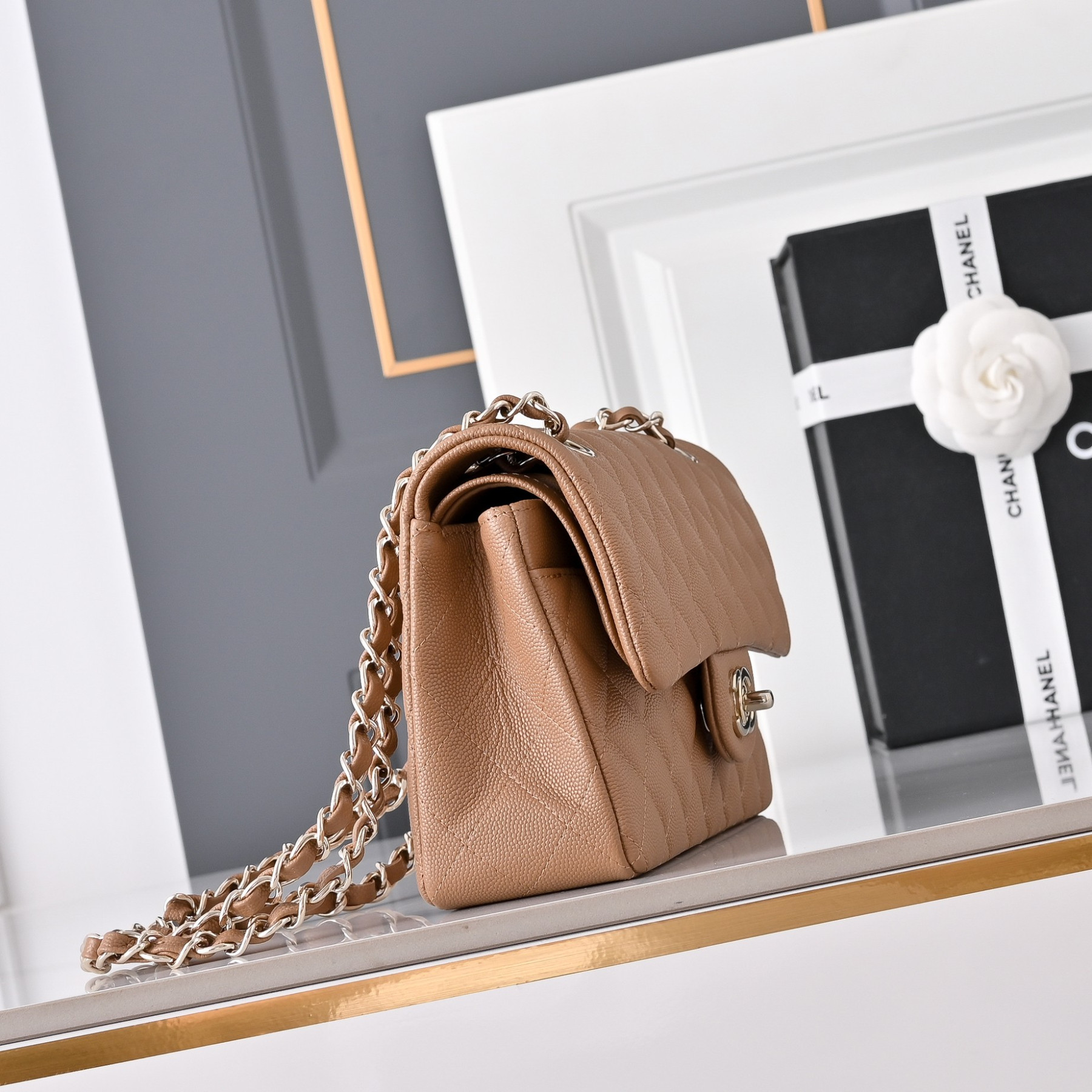 Chanel Classic Flap handbag Caramel with light gold hardware and caviar leather A01113 23x14.5x6cm