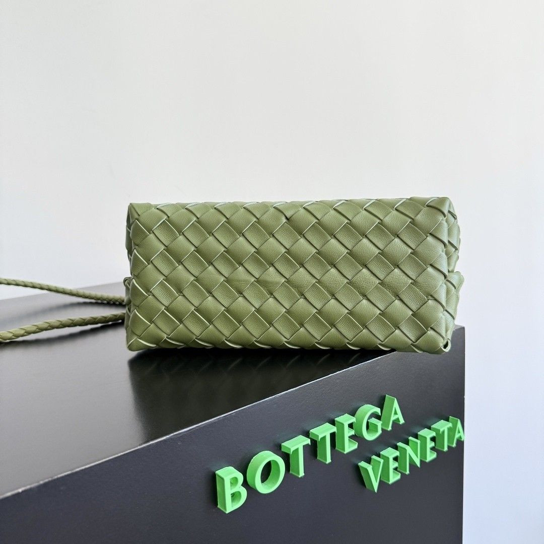 Bottega Veneta Small Andiamo 25x22x10.5cm