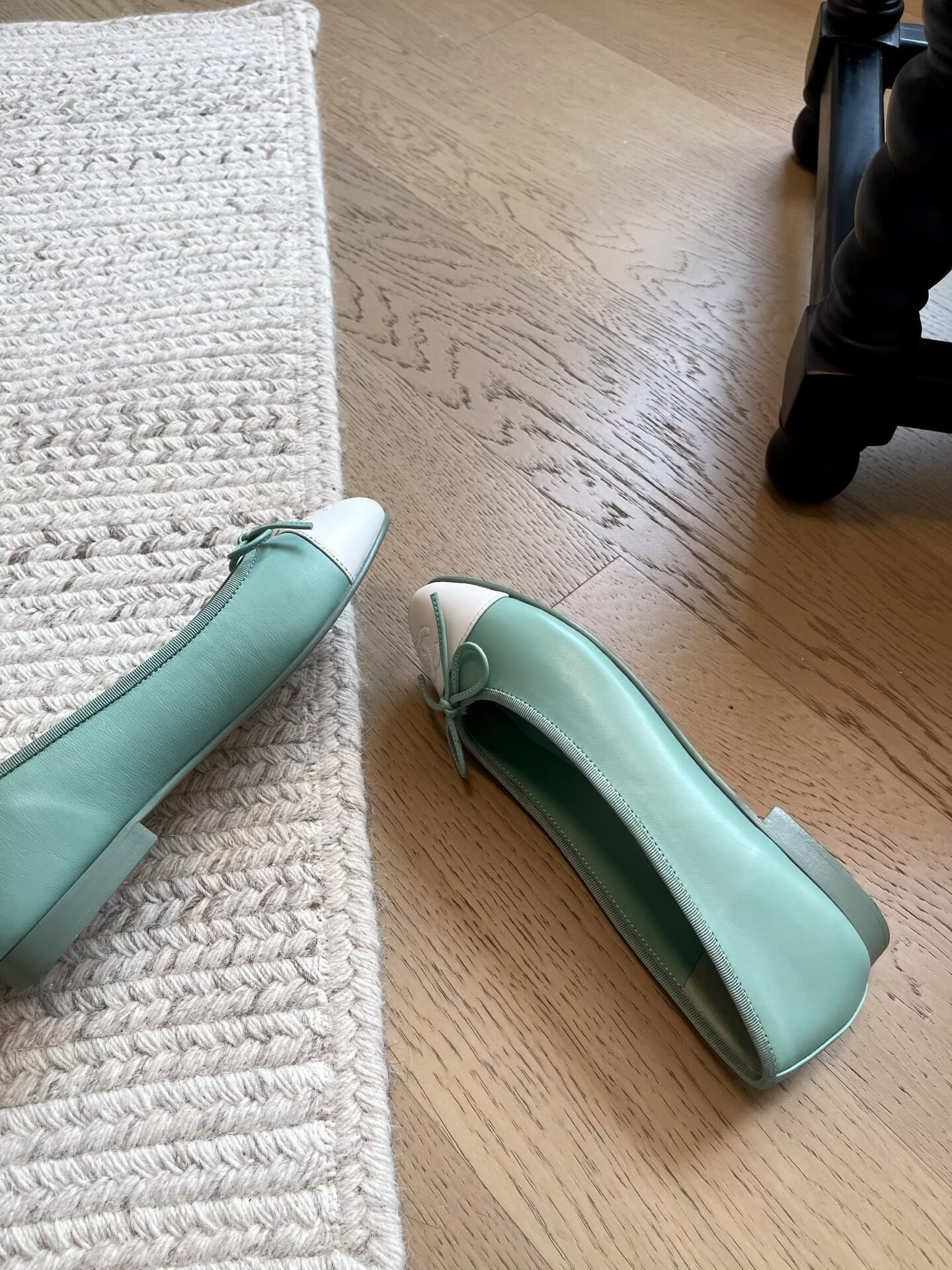 ua Ch**el ballet flats