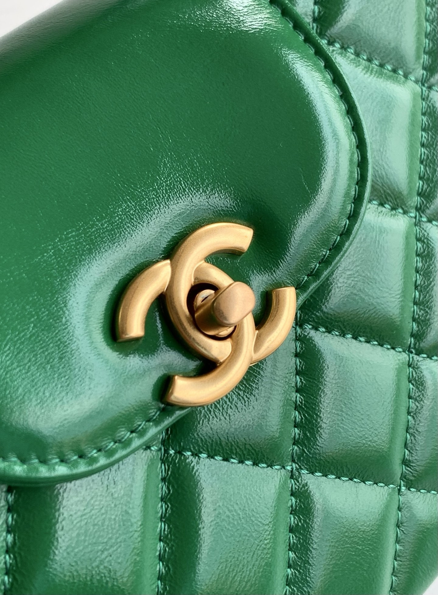 CHANEL 23 Kelly 19X13X7cm