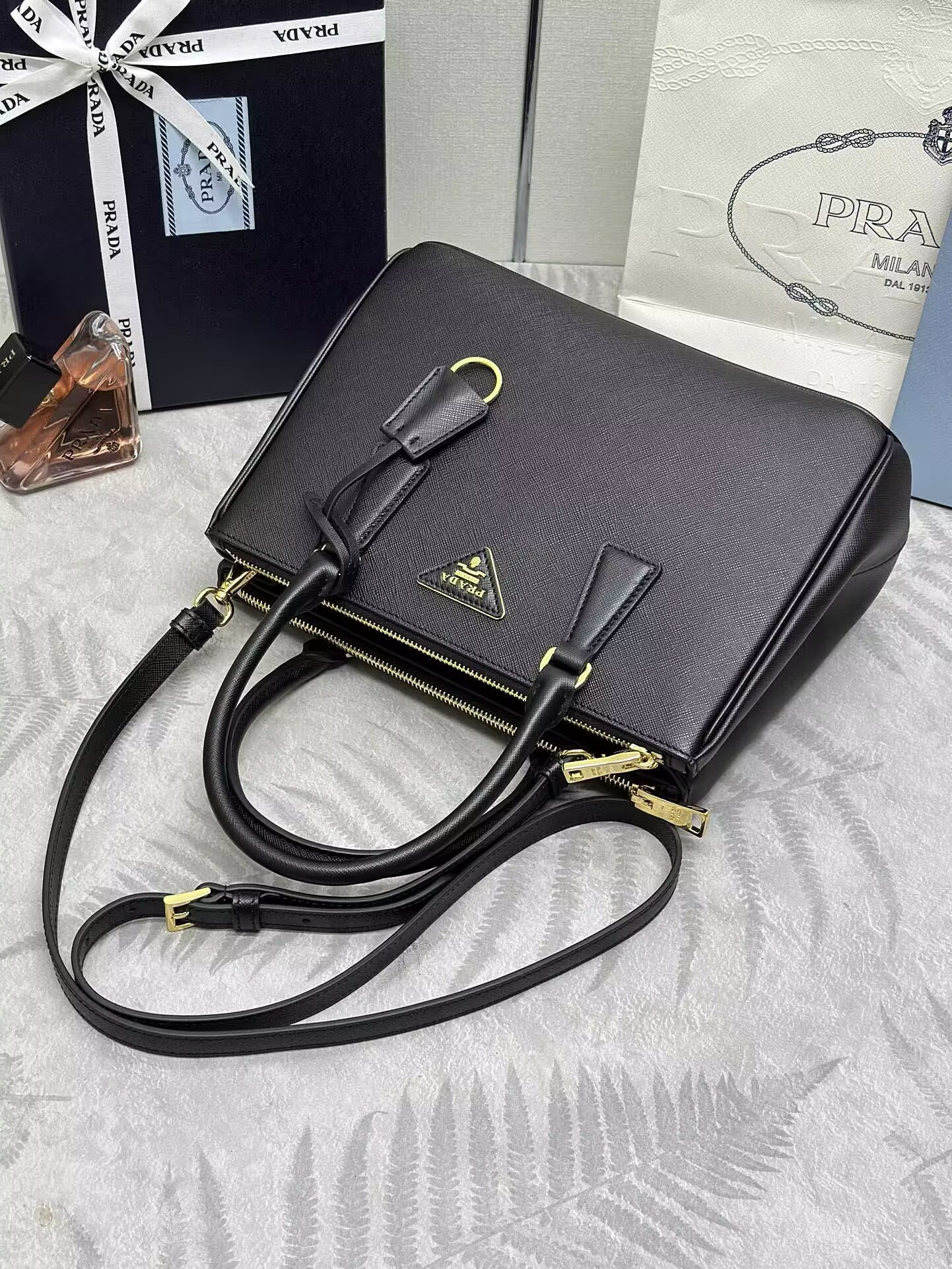 Prada Galleria medium Saffiano Leather Bag 28x20x12cm