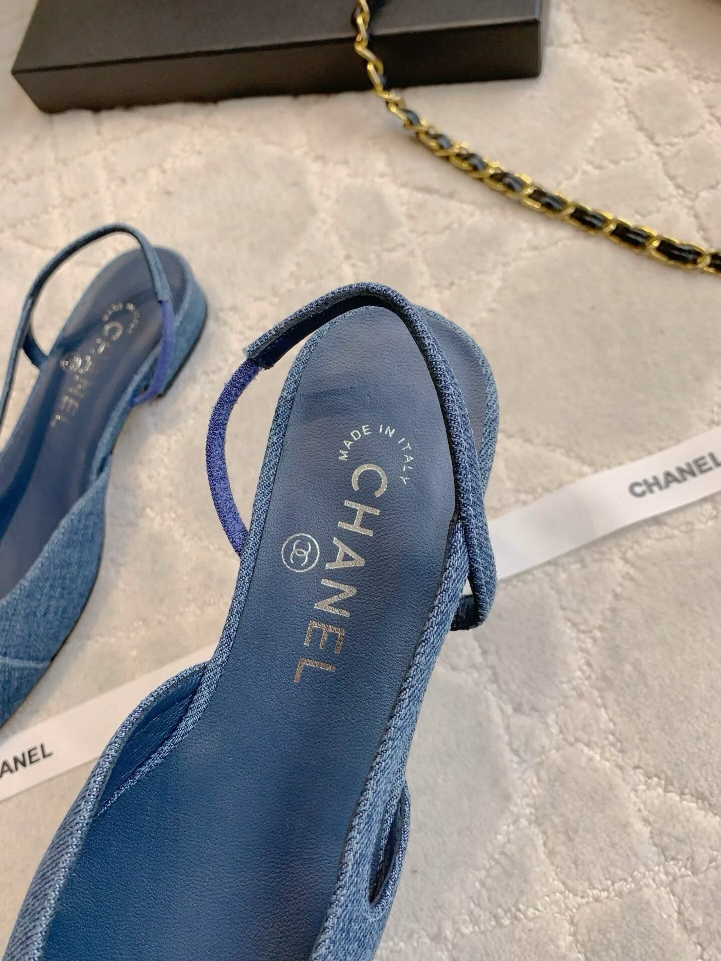 ua Ch**el slingback flats