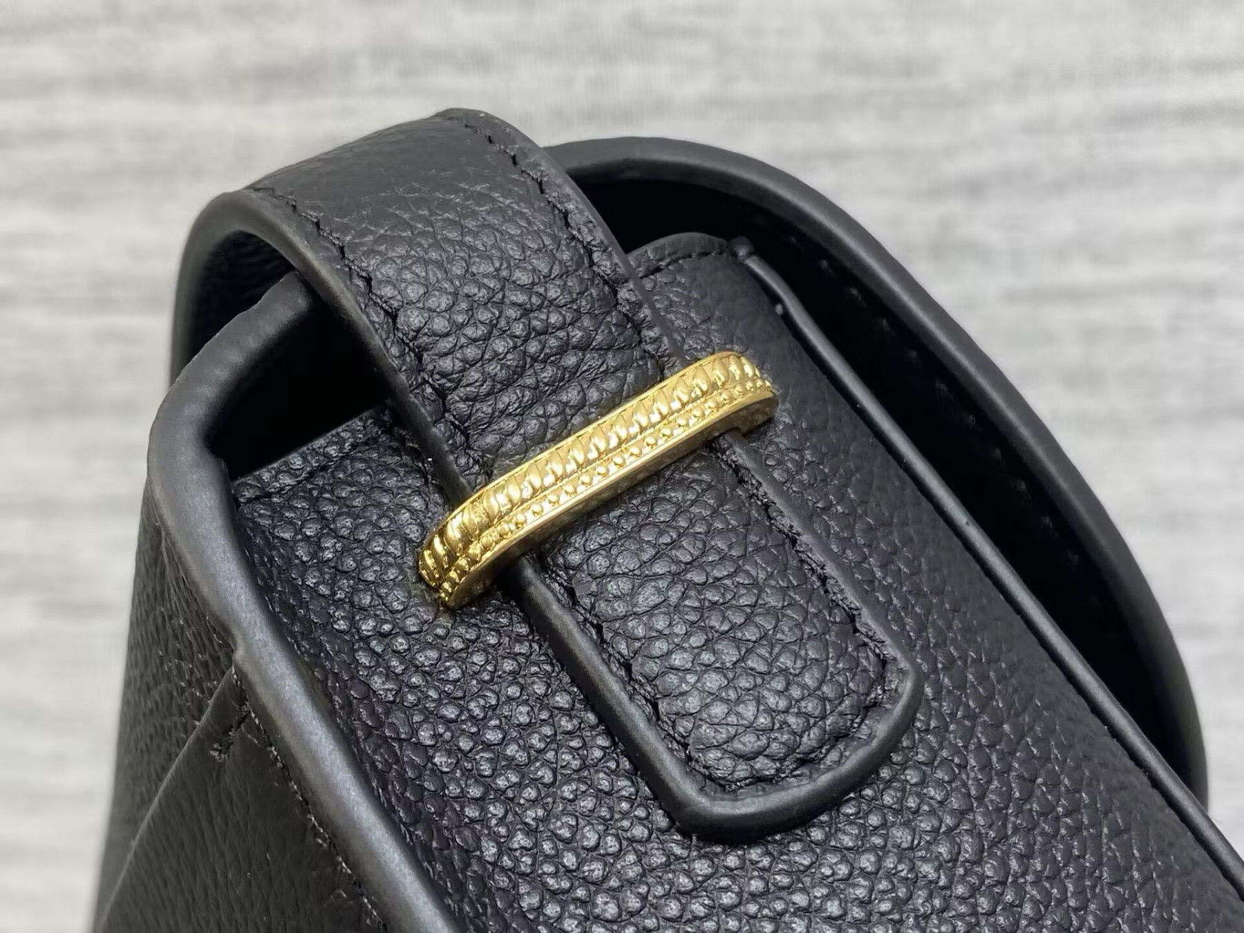 Dior Medium Médaillon Flap Bag 23x16x6.5cm