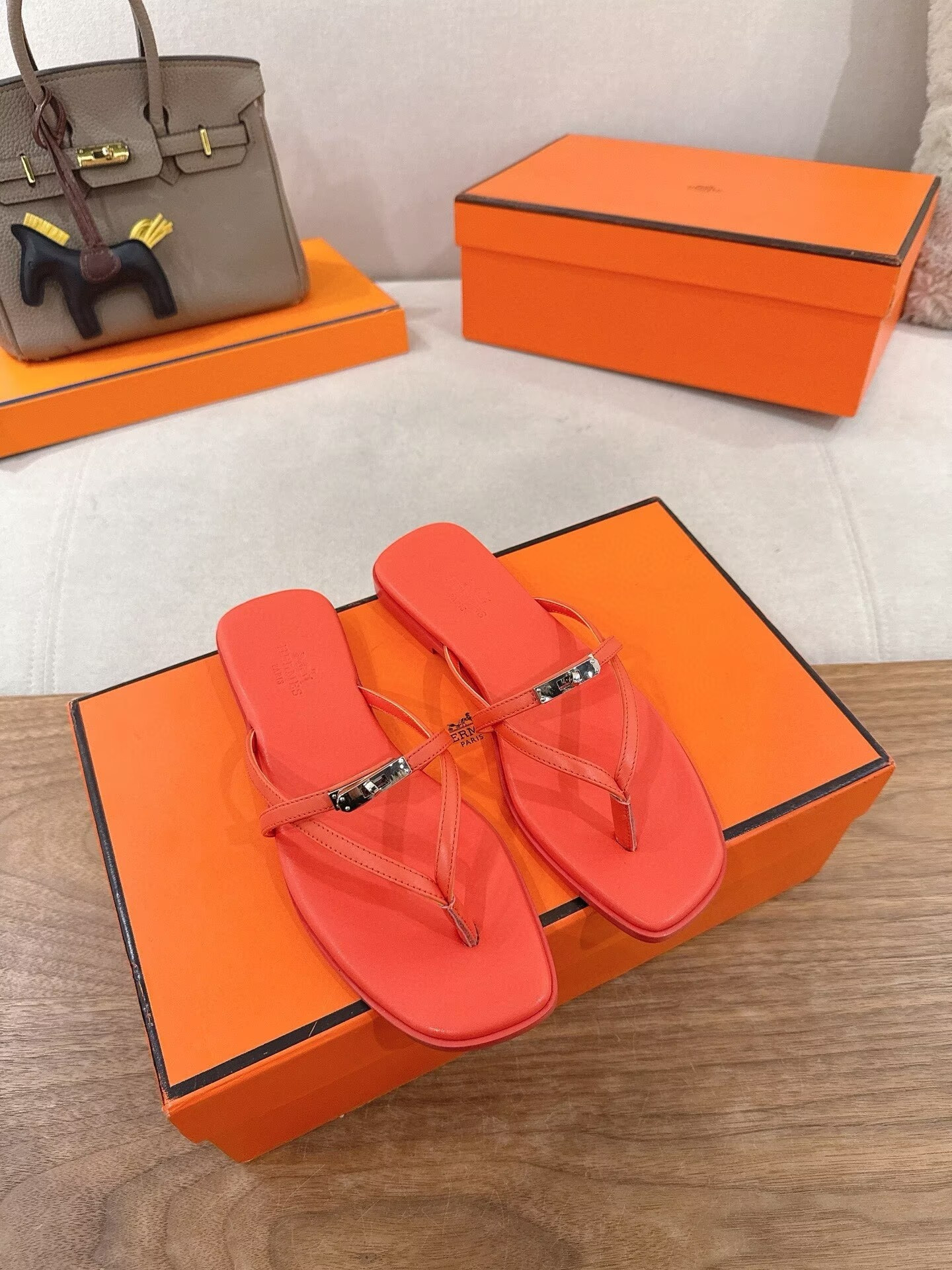 ua H**me5 miss sandals