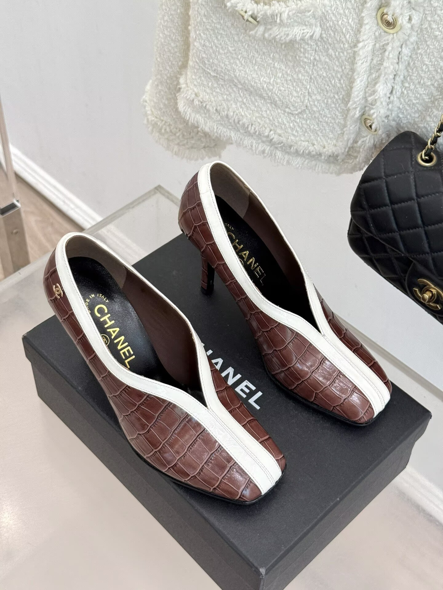 ua Ch**el pumps