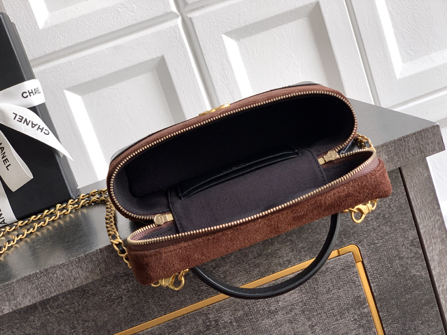 Chanel Vanity with Chain AP5186 17x19.5x5cm
