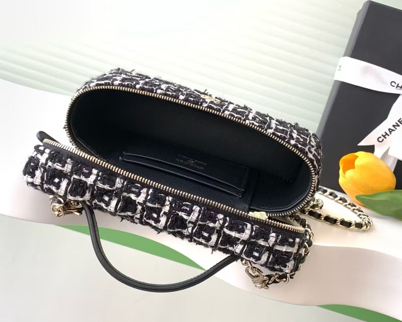 Ch**el Vanity With Chain 17x19.5x5cm