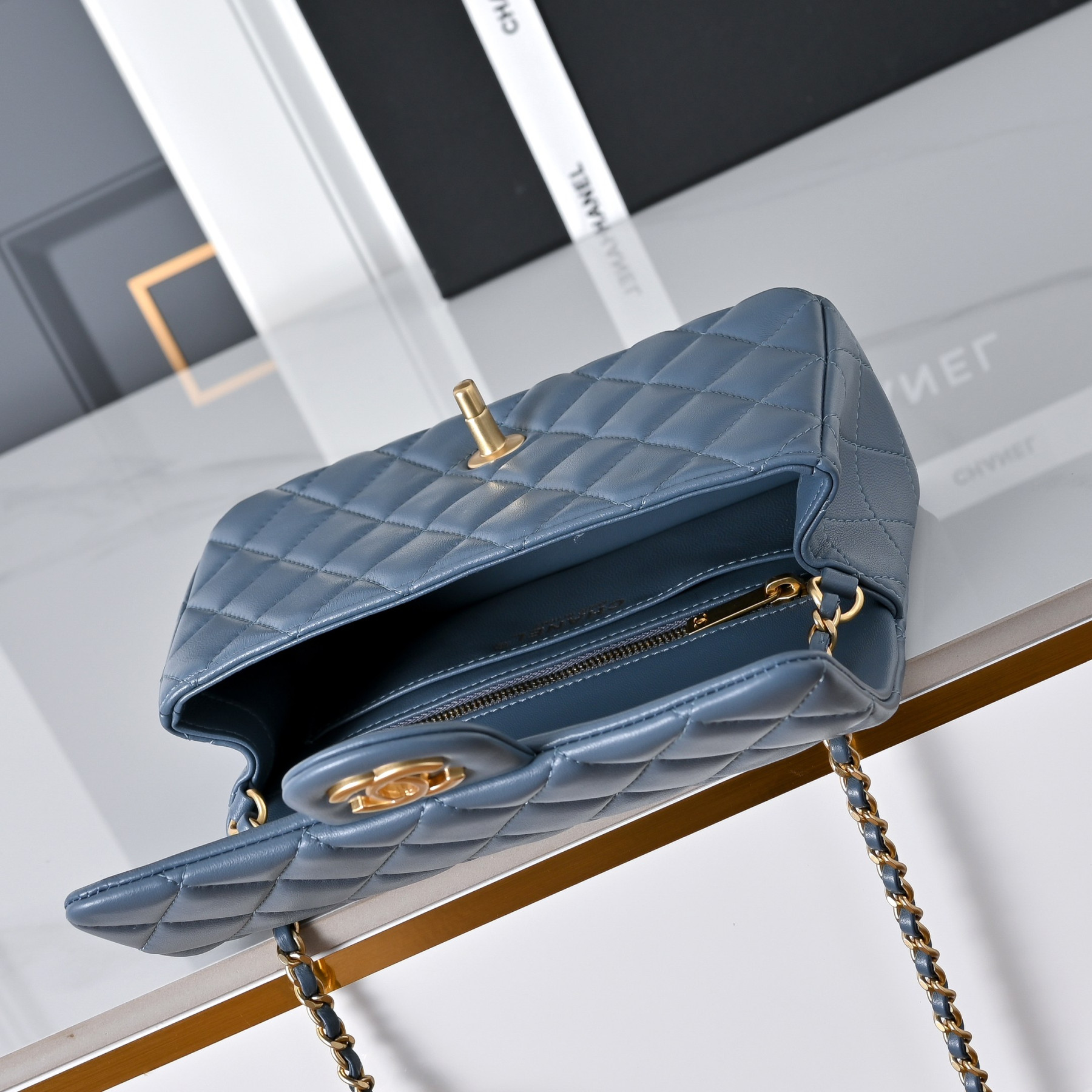 Chanel Flap Bag AS1787 20x13x7cm