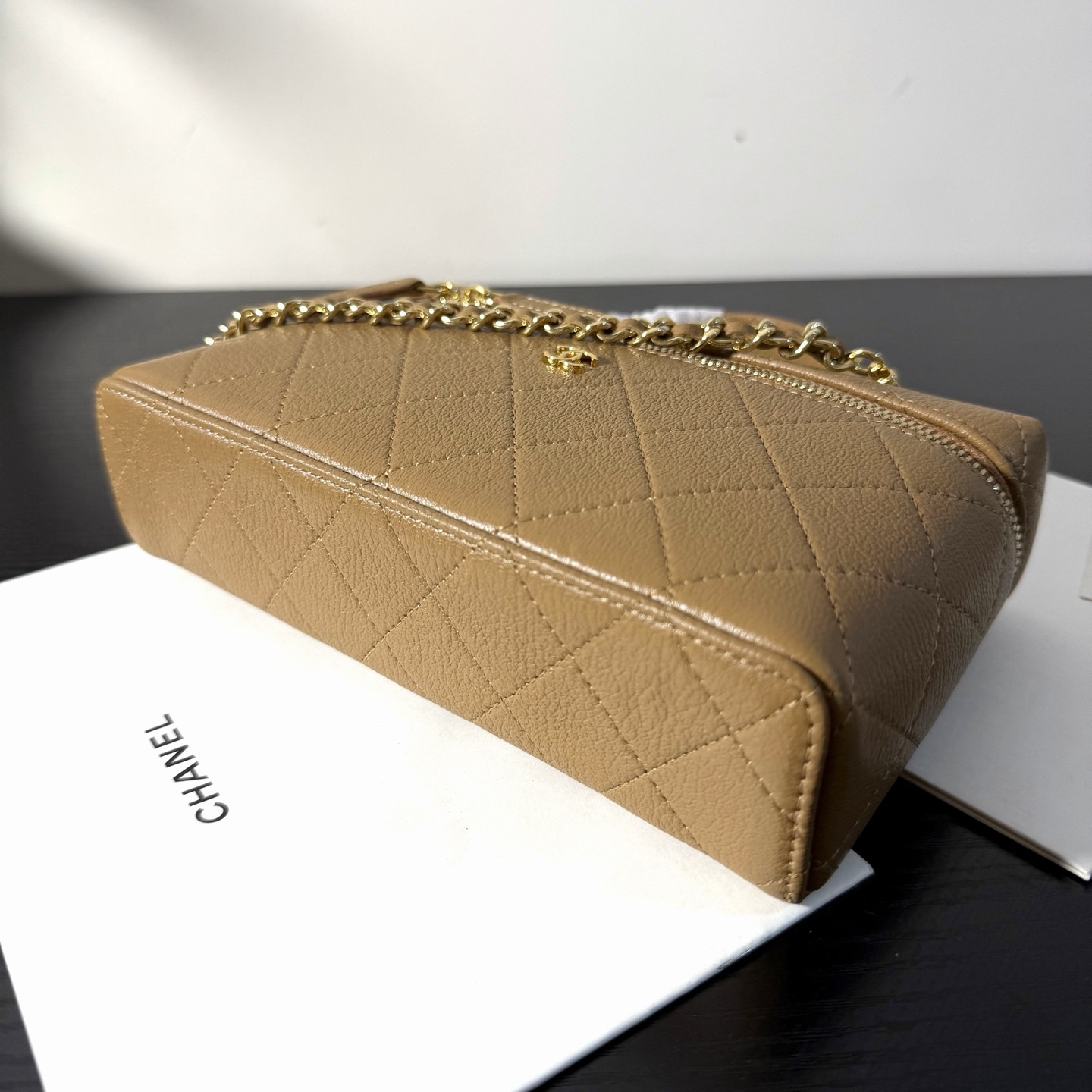 CHANEL Classic Vanity with chain Handbag 17x19.5x5cm