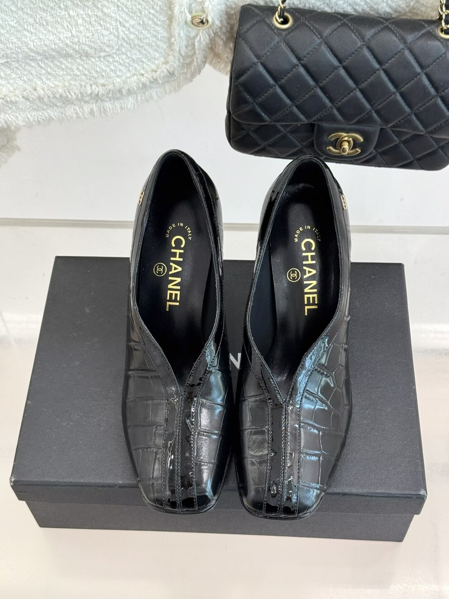 ua Ch**el pumps