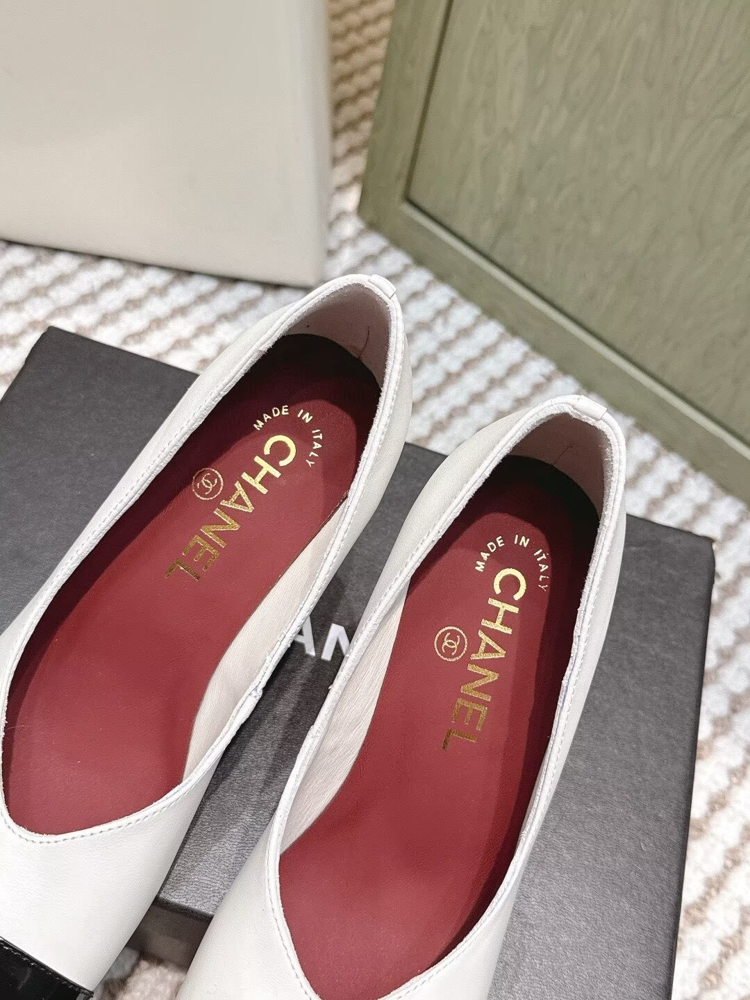 ua Ch**el pumps